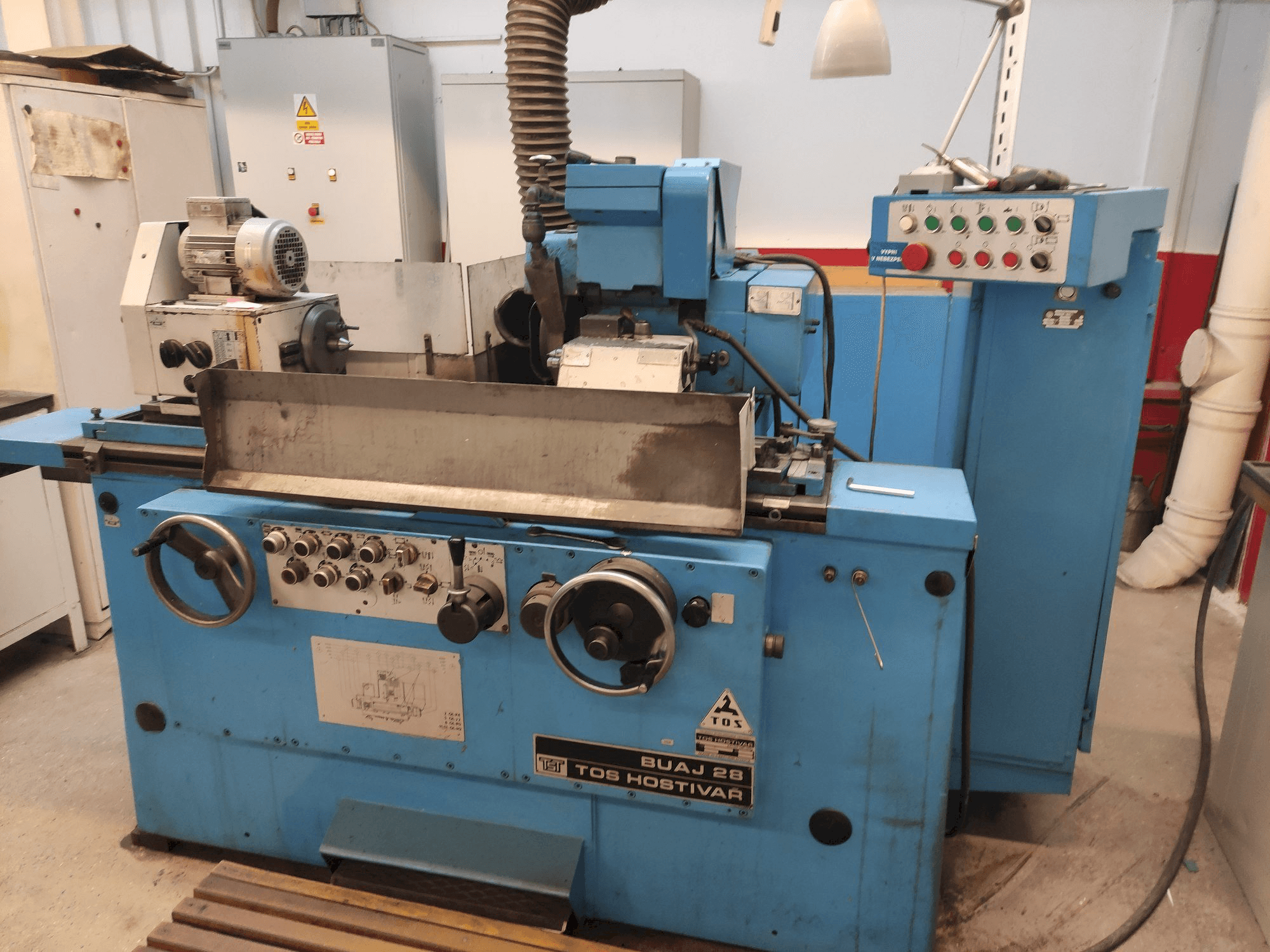 Front view of TOS BUAJ 28 machine