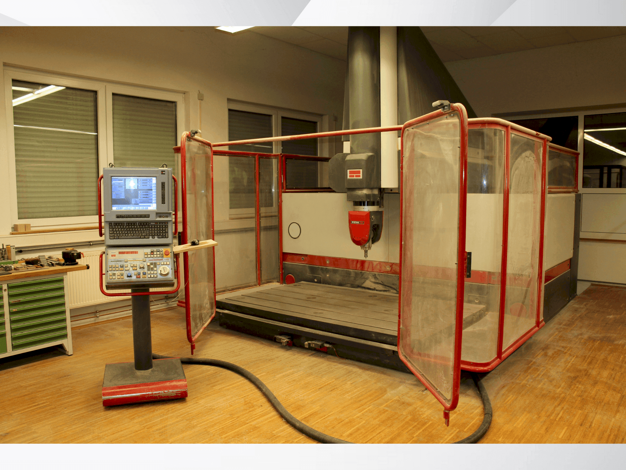 Vista frontal de la máquina Fidia Digit 218