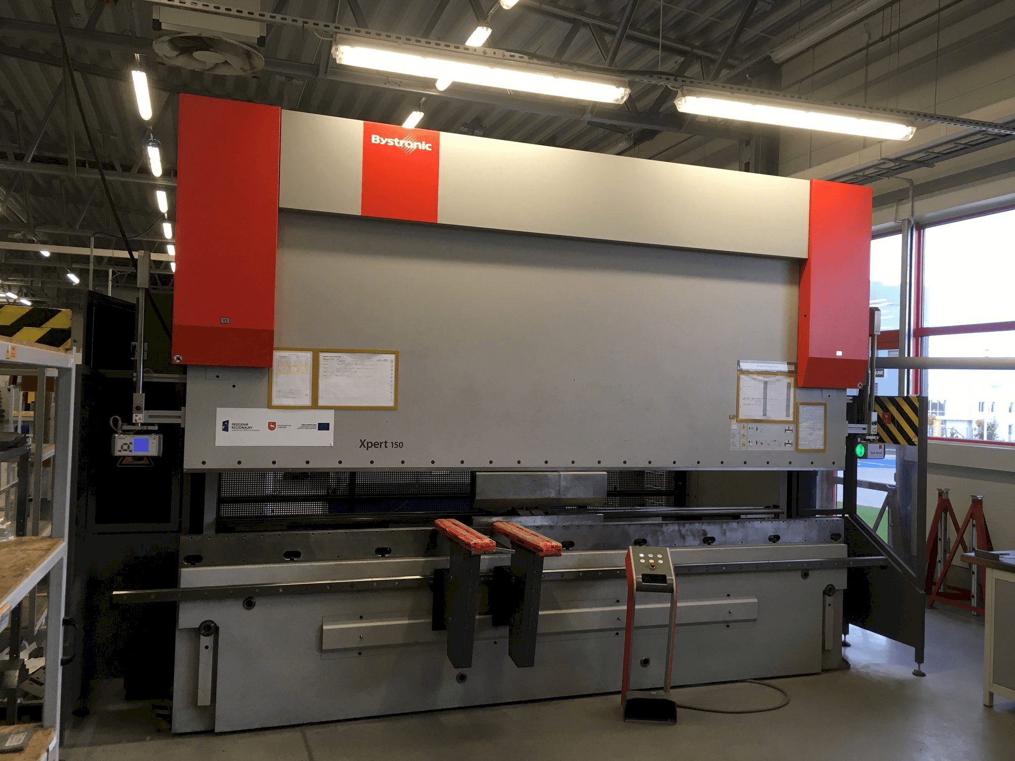 Vista frontal de la máquina Bystronic Xpert 150/4100