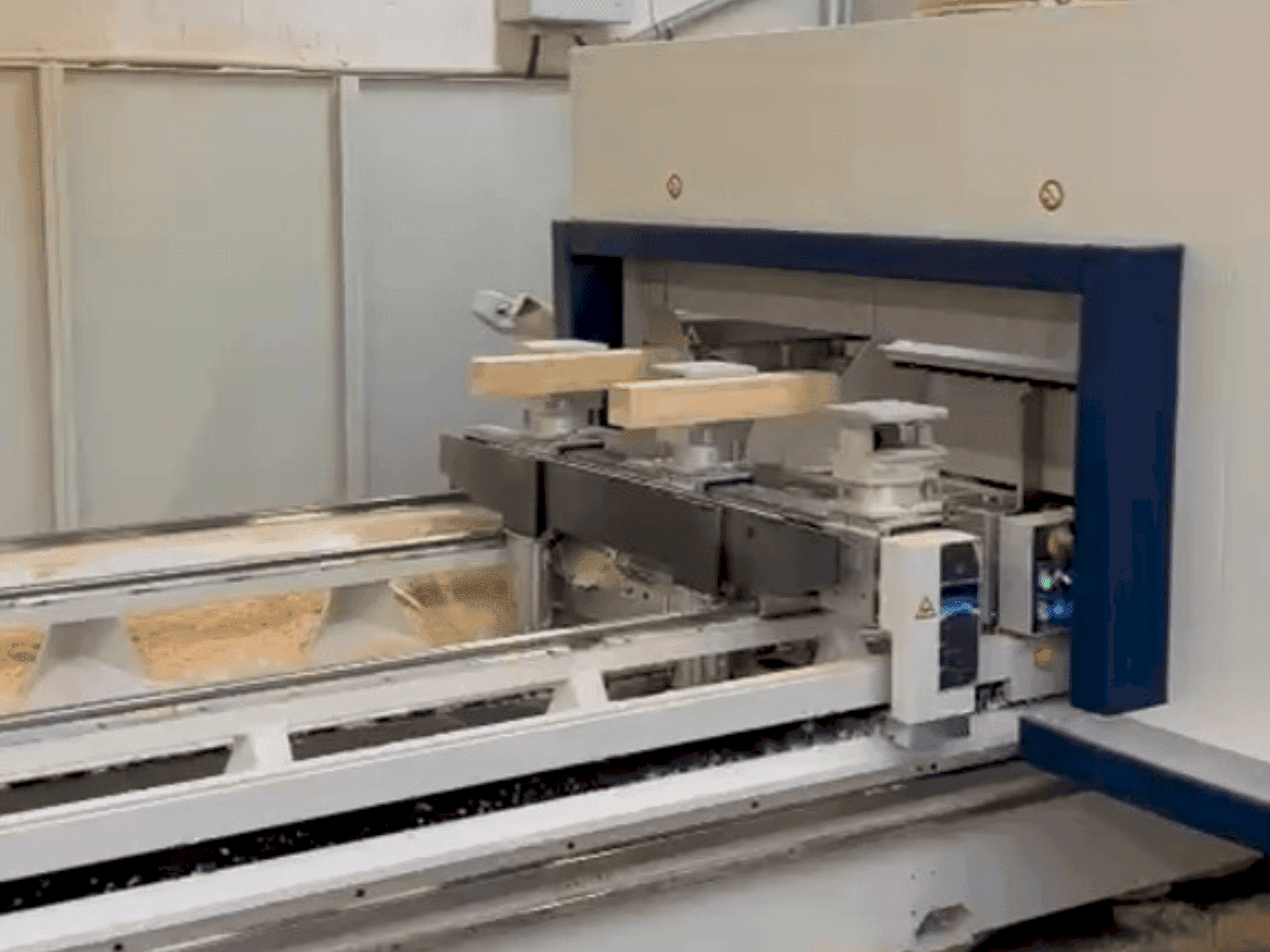 Front view of SCM Accord 500 machine