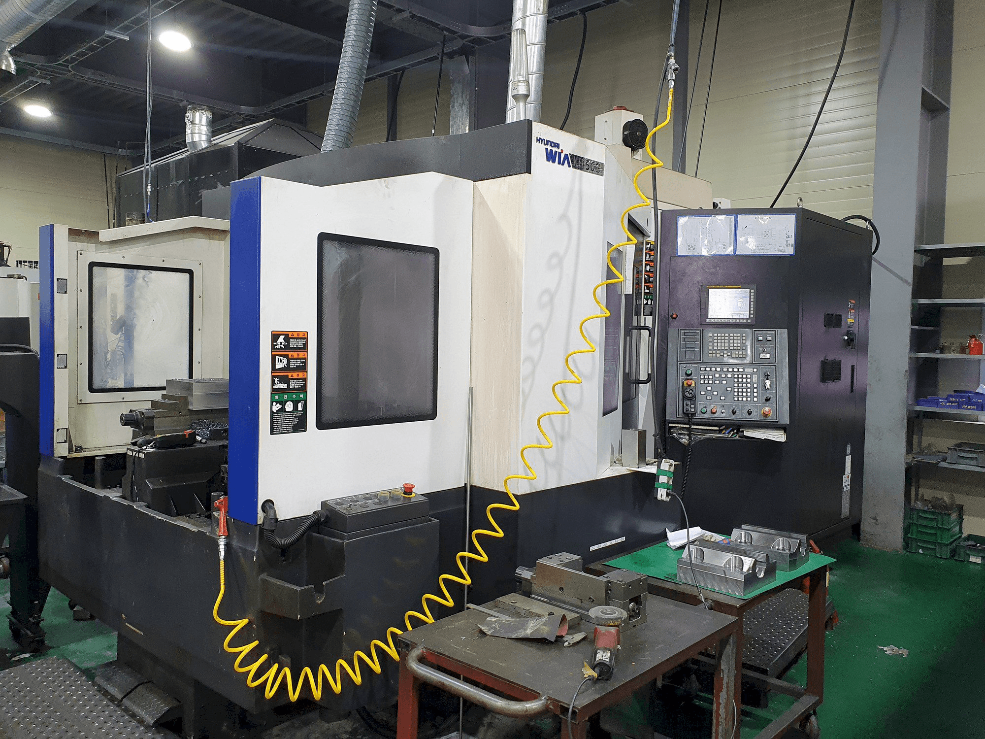 Vista frontal de la máquina Hyundai Wia KH50G