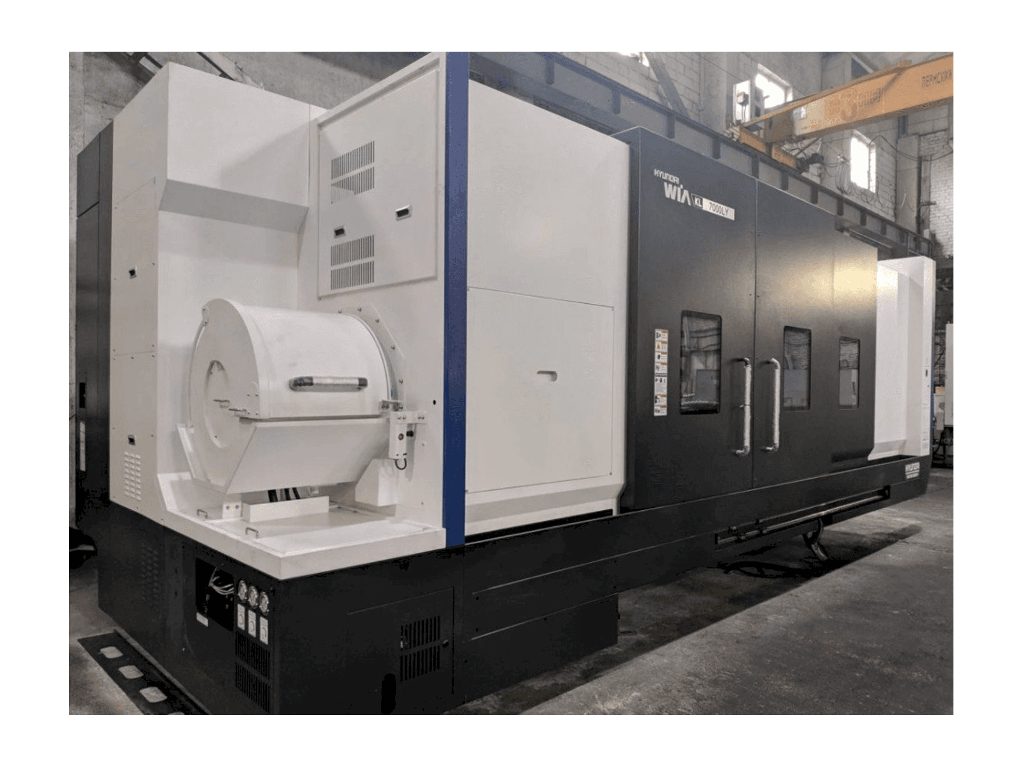 Front view of Hyundai Wia KL 7000 LY machine