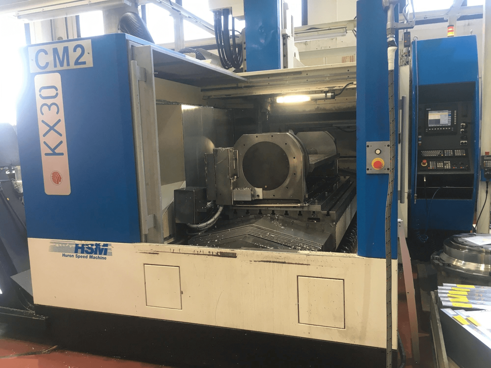 Vista frontal de la máquina Huron KX30