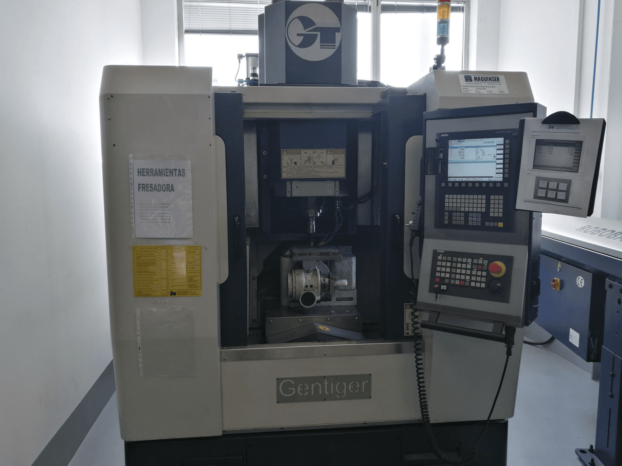 Vista frontal de la máquina GENTIGER GT-45-5AX