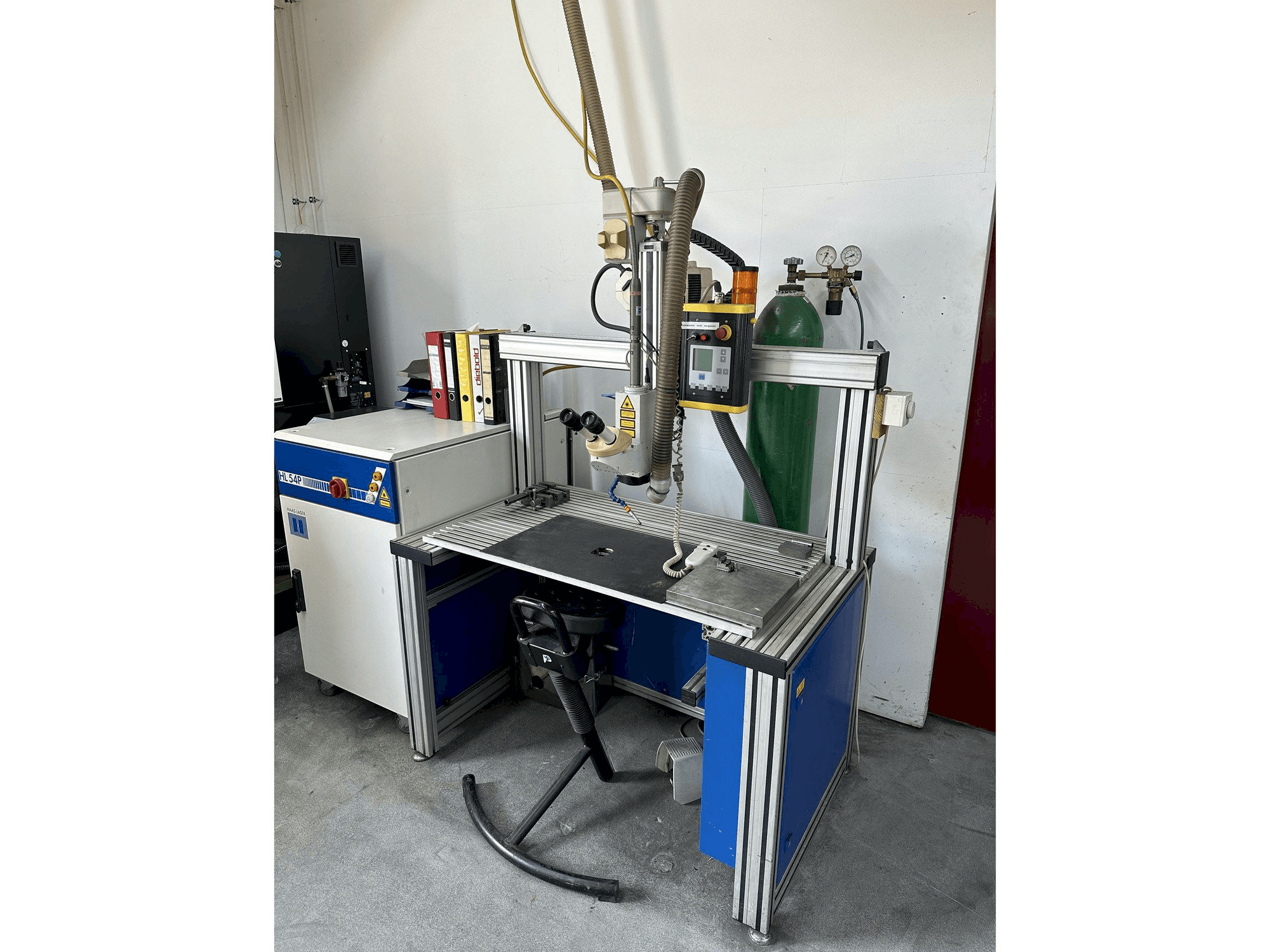 Vista frontal de la máquina Haas-Laser HL 54P