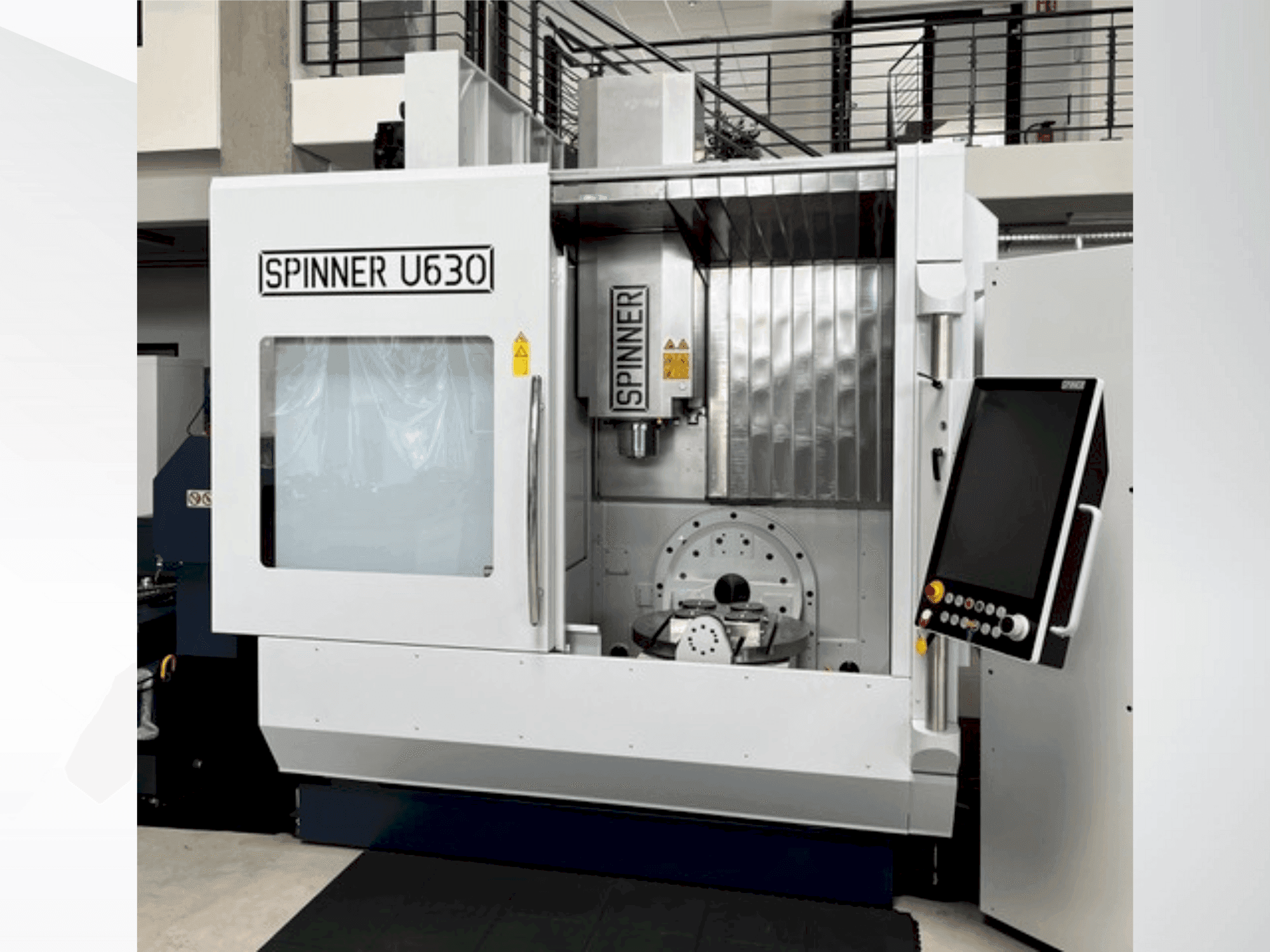 Vista frontal de la máquina SPINNER U5-630- 54T