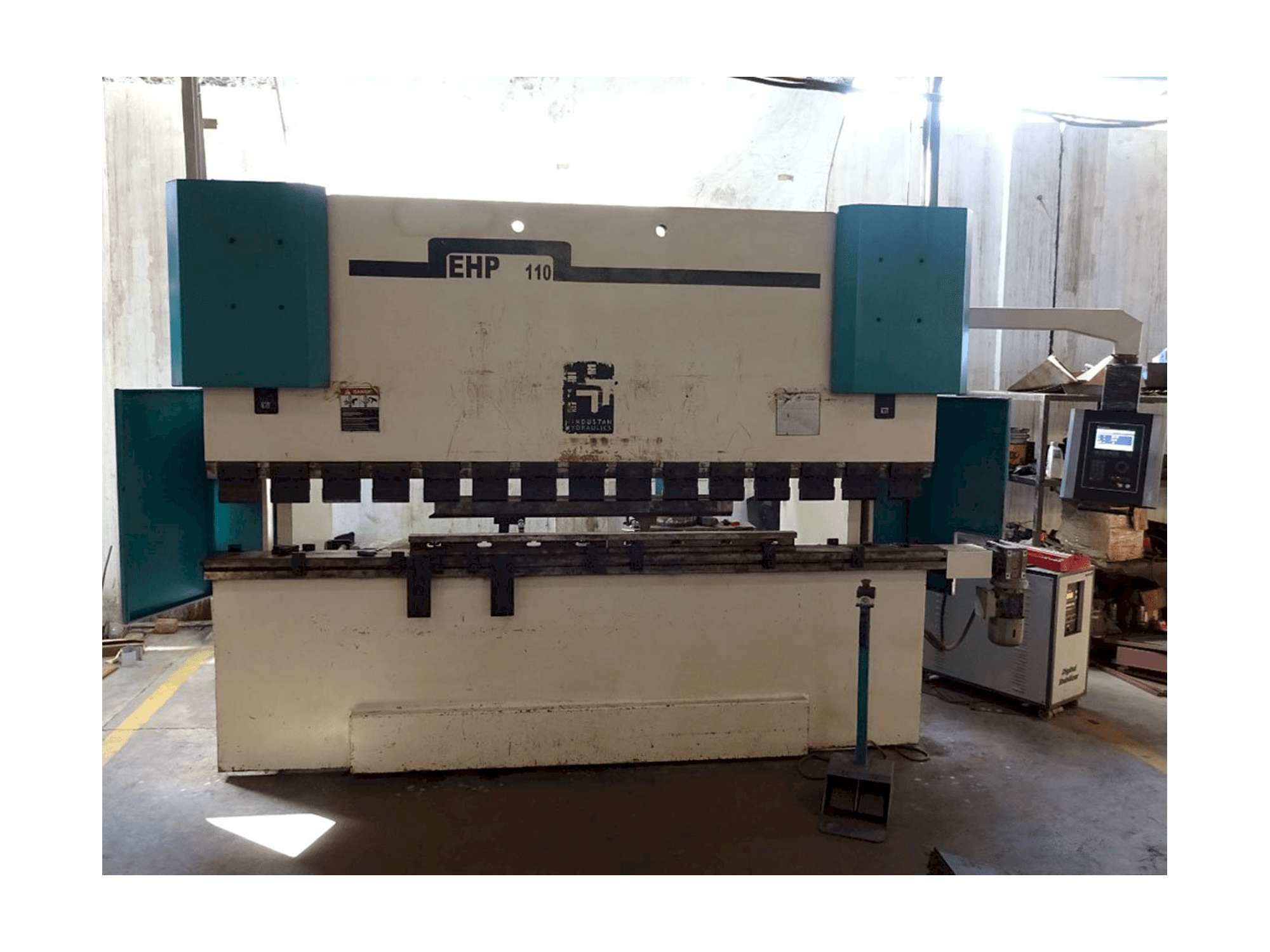 Front view of Hindustan Hydraulics EHP 110 Machine