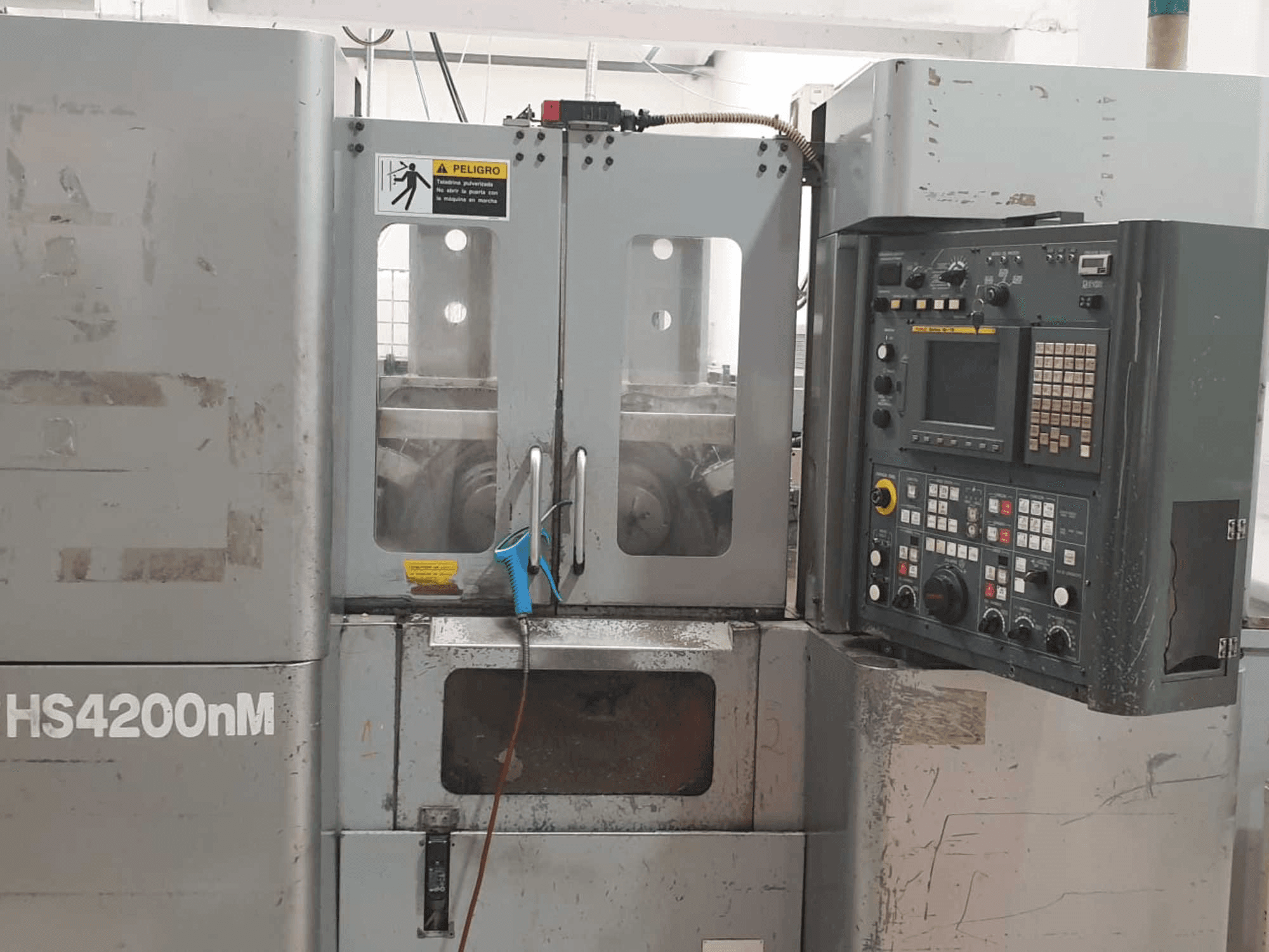 Vista frontal de la máquina KITAKO HS4200NM