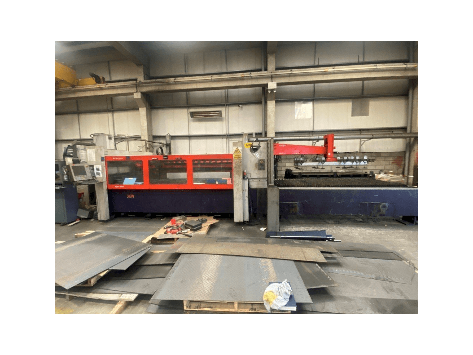 Vista frontal de la máquina Bystronic Bystar 3015