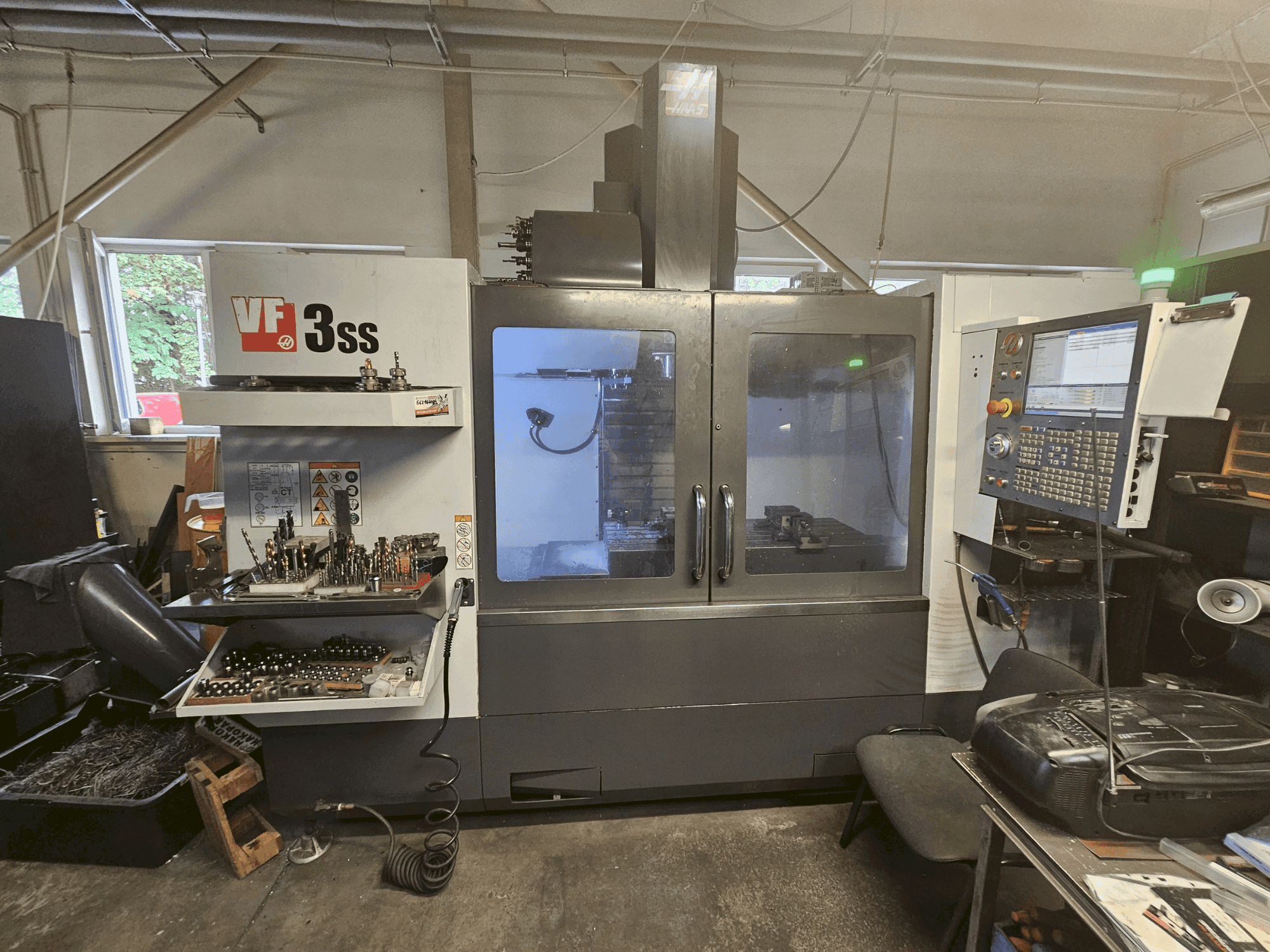 Vista frontal de la máquina HAAS HAAS VF-3SS