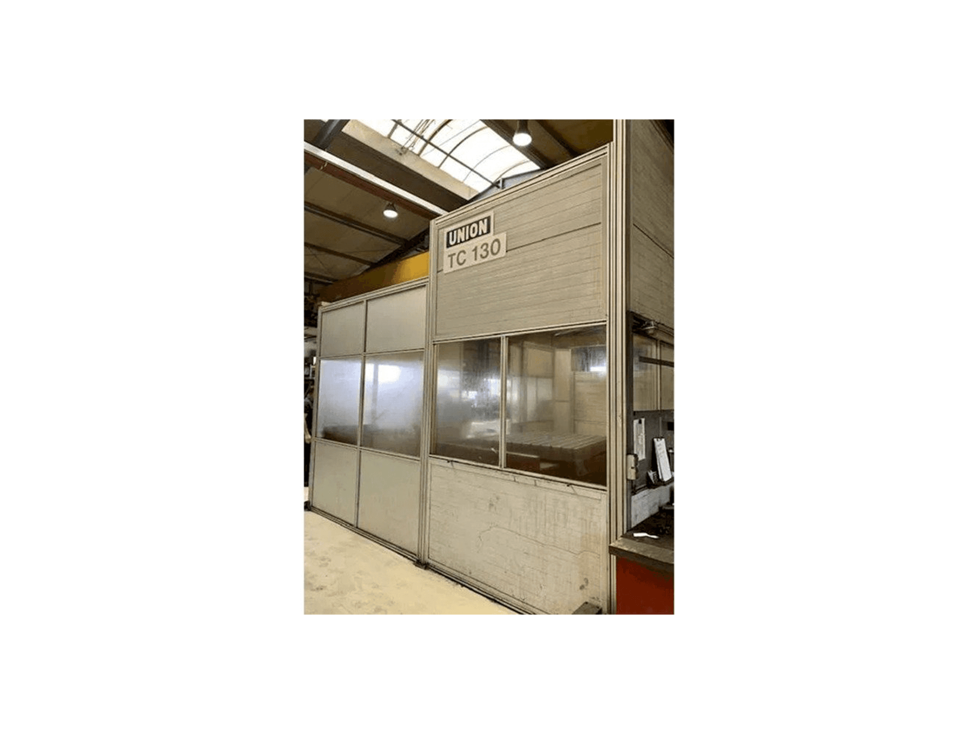 Vista frontal de la máquina UNION TC 130