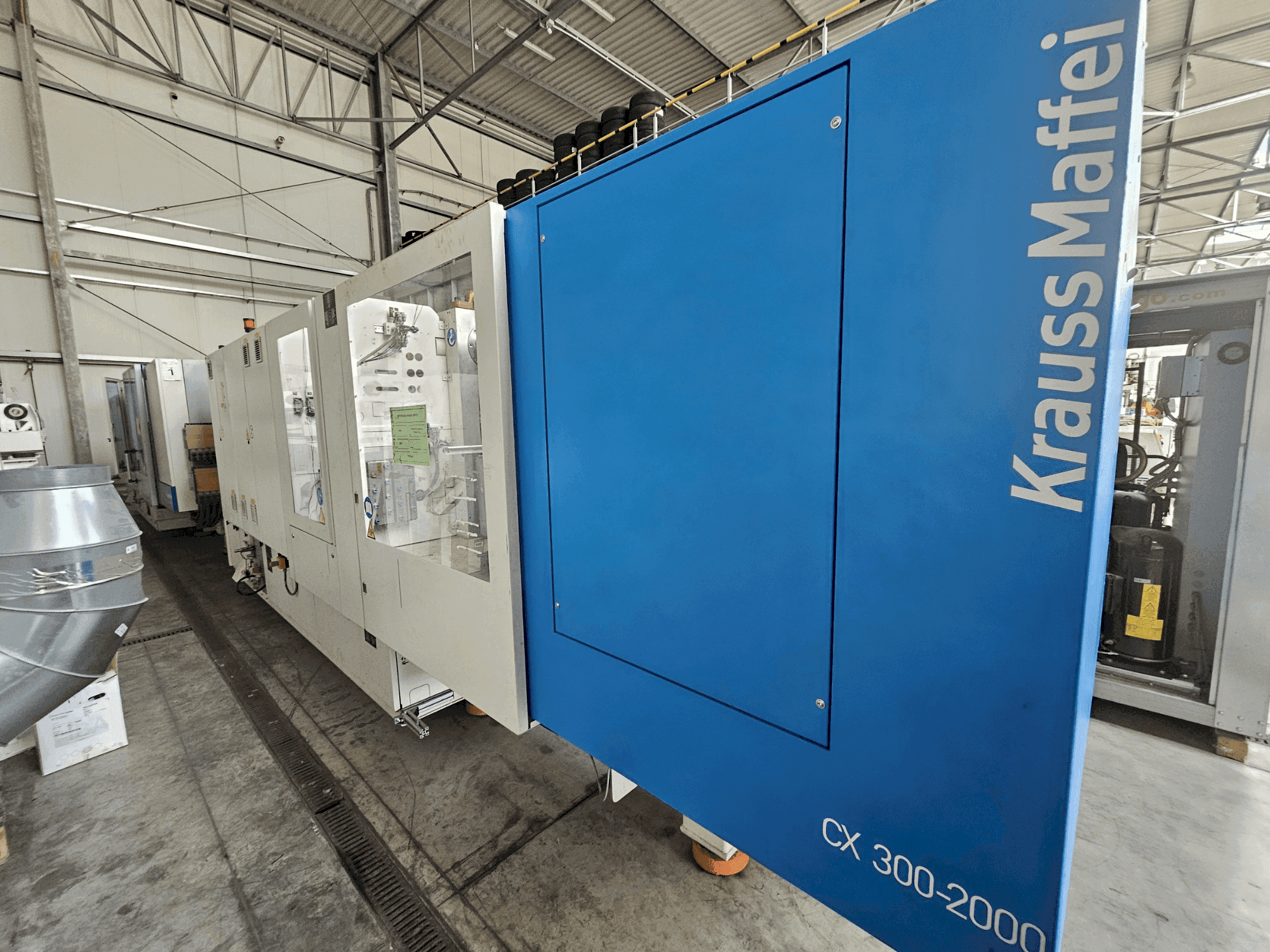 Vista frontal de la máquina Krauss Maffei 300-2000 CX
