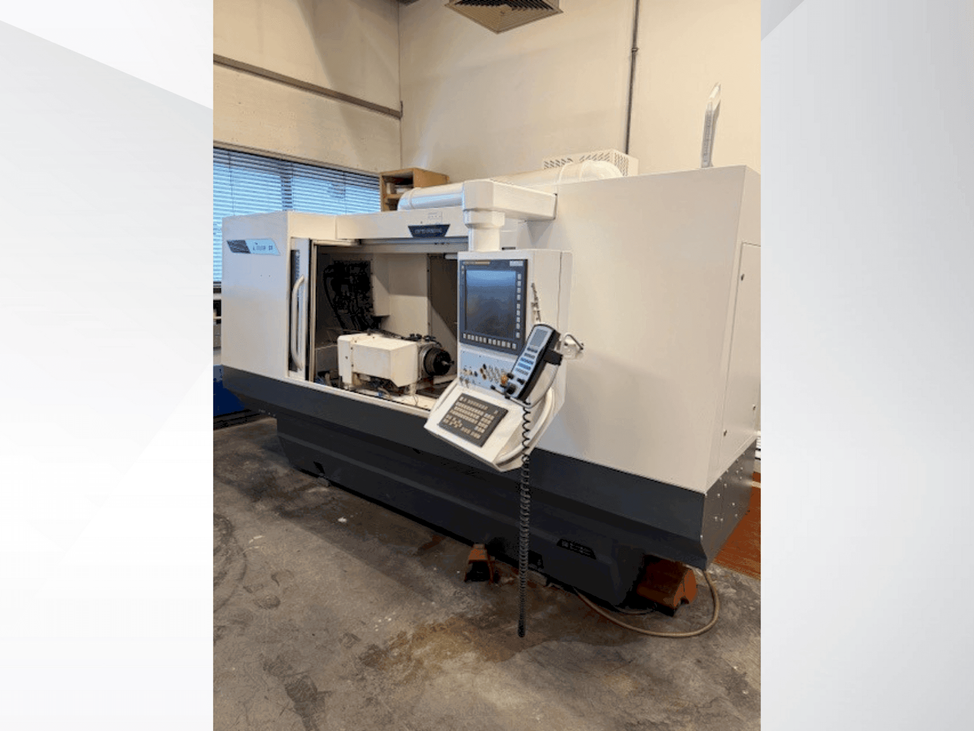 Vista frontal de la máquina STUDER S31