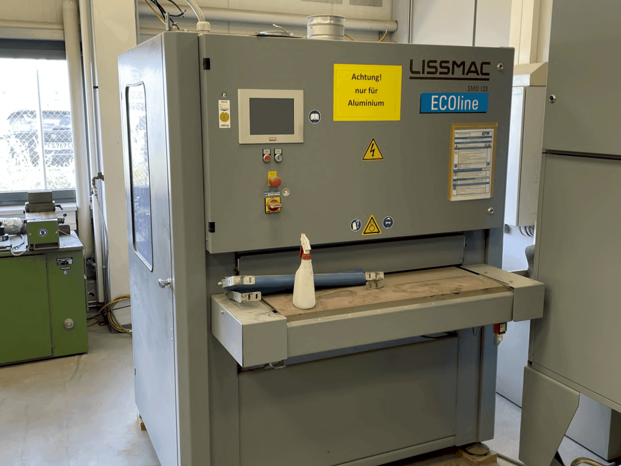 Vista frontal de la máquina LISSMAC SMD 123 RE