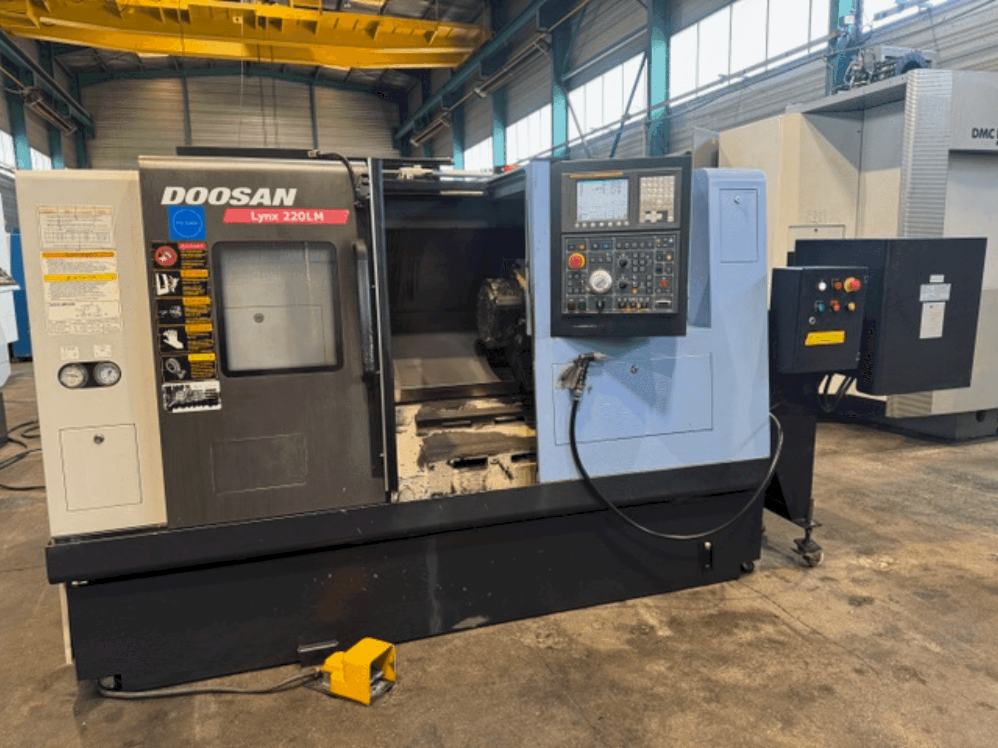 Front view of DOOSAN LYNX 220 LMA machine