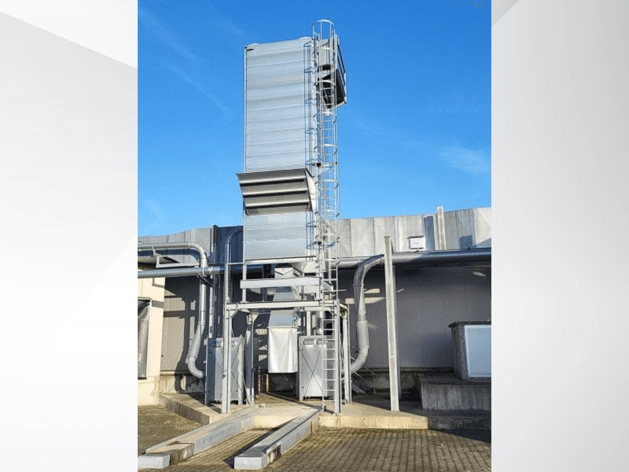 Máquina para madera SCHUKO Solo-160-2323/30/182/BD vista de frente, mostrando la estructura metálica y la escalera de acceso.