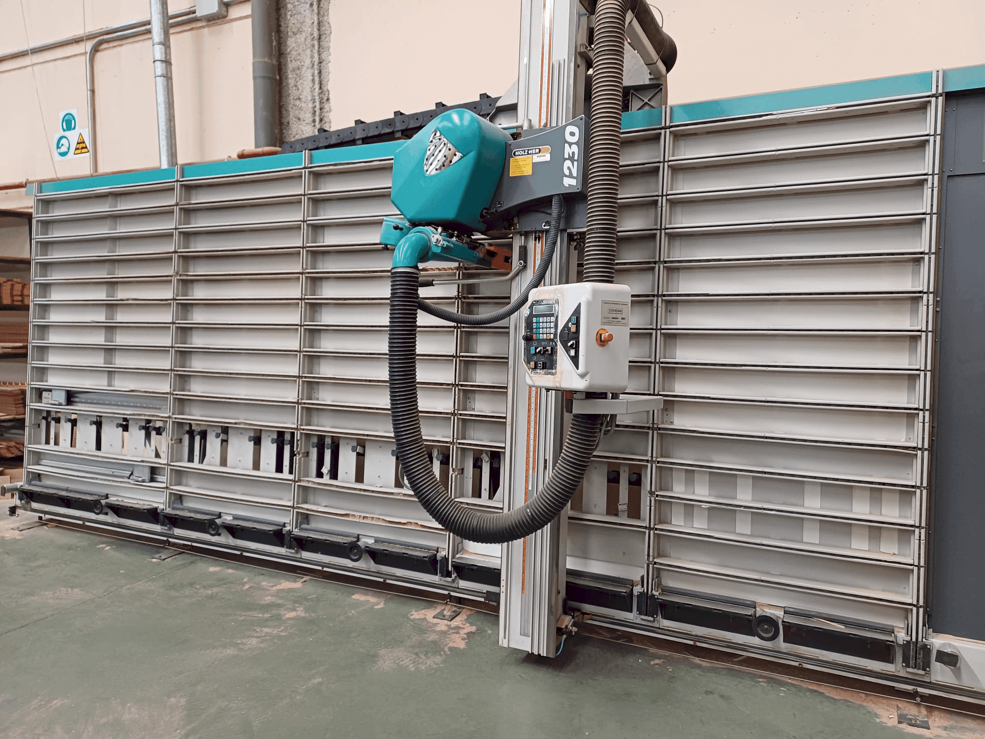 Vista frontal de la máquina HOLZHER PK 1230