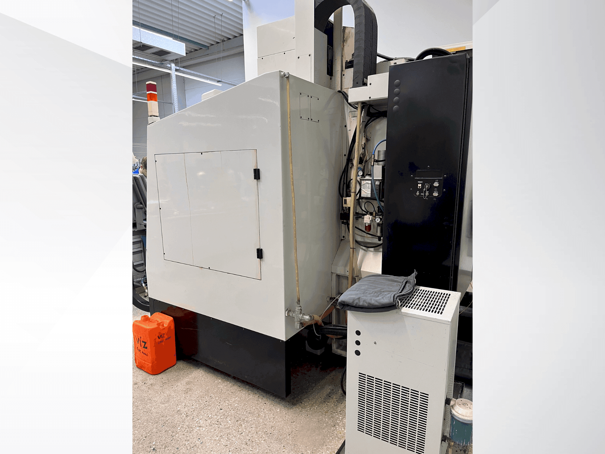 Vista trasera de la máquina Hurco VMX24S