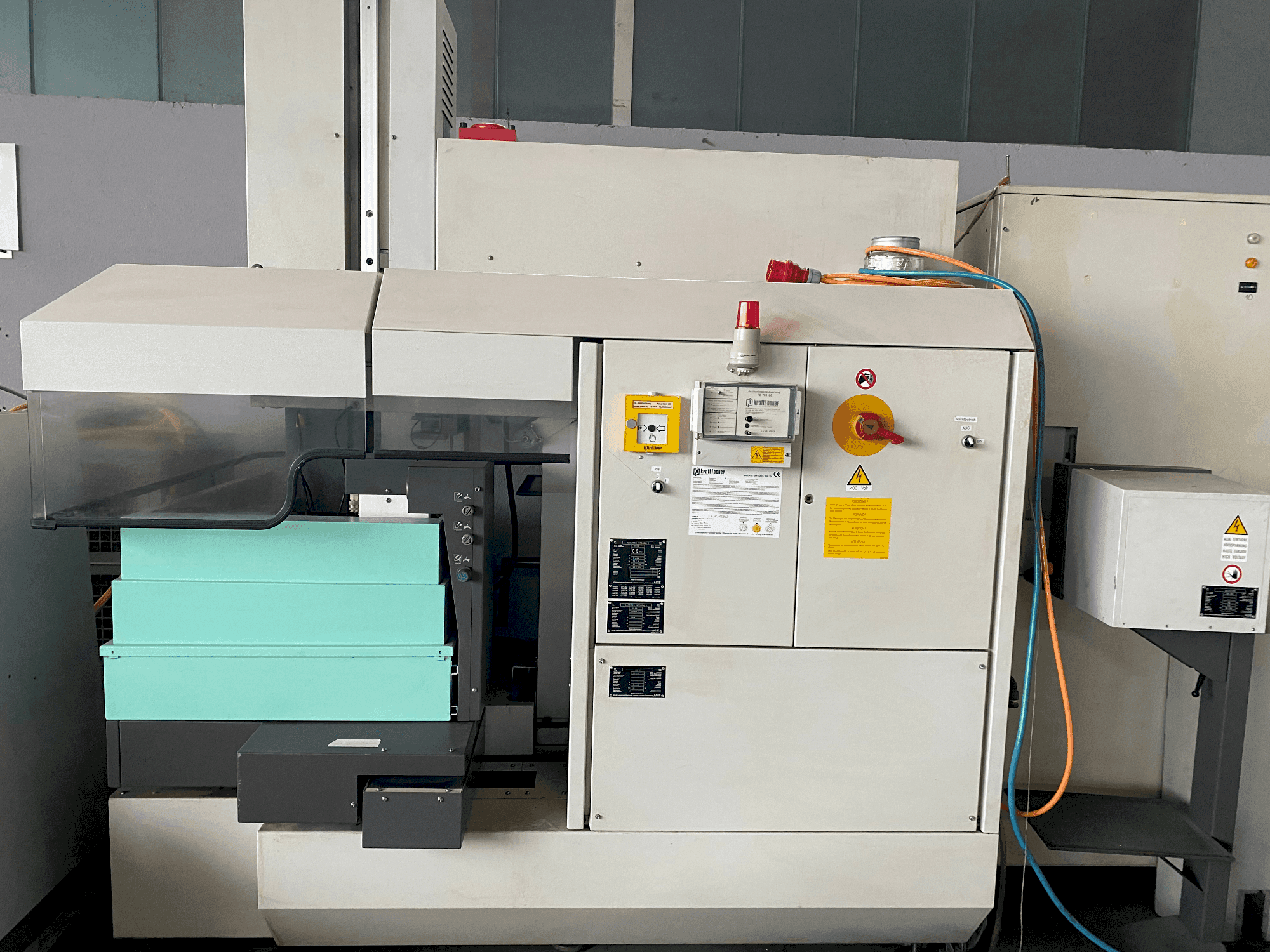 Vista frontal de la máquina AGIE Agietron Integral 2