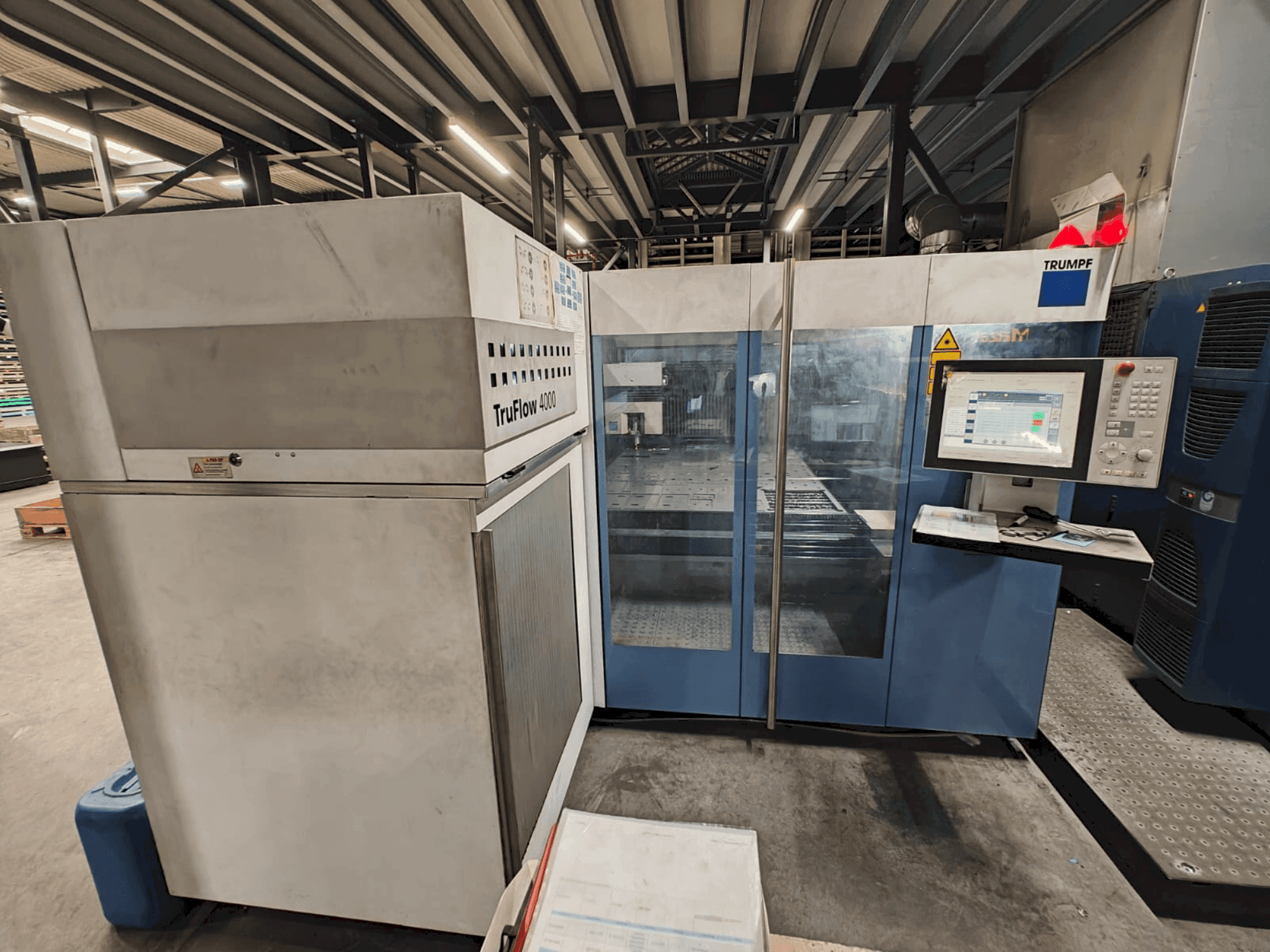 Vista frontal de la máquina TRUMPF TruLaser 3030