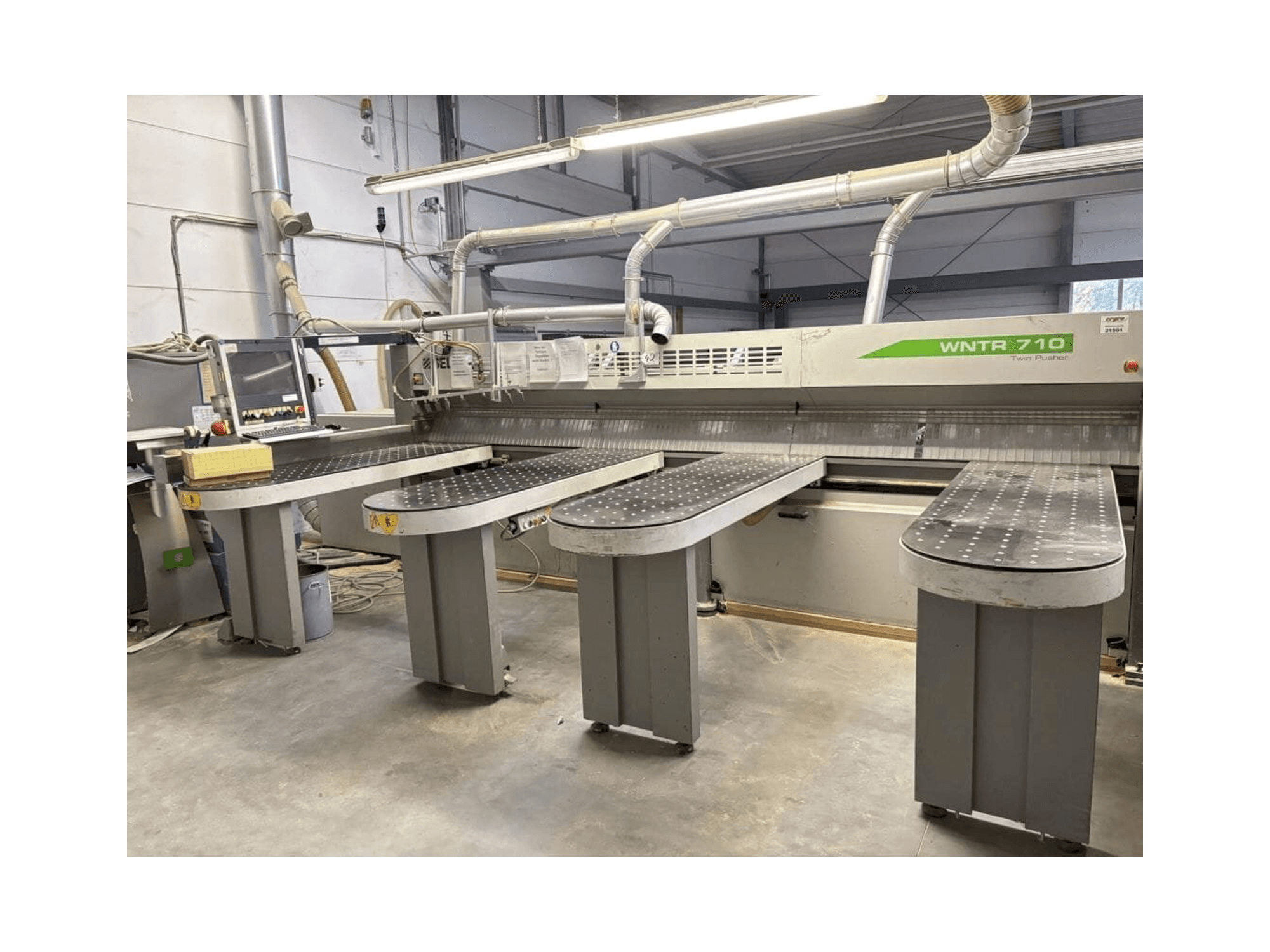 Vista frontal de la máquina SELCO WNTR 710