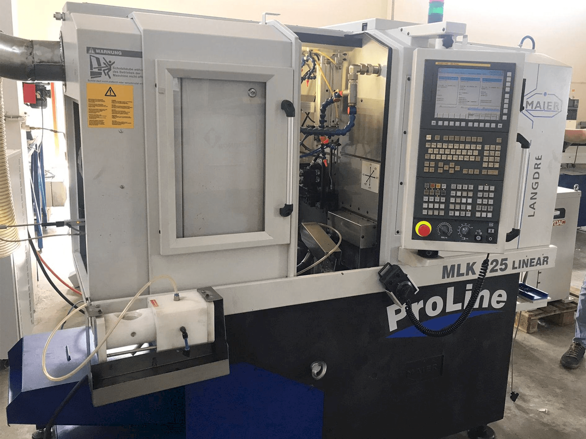 Vista frontal de la máquina Maier MLK 125 Linear