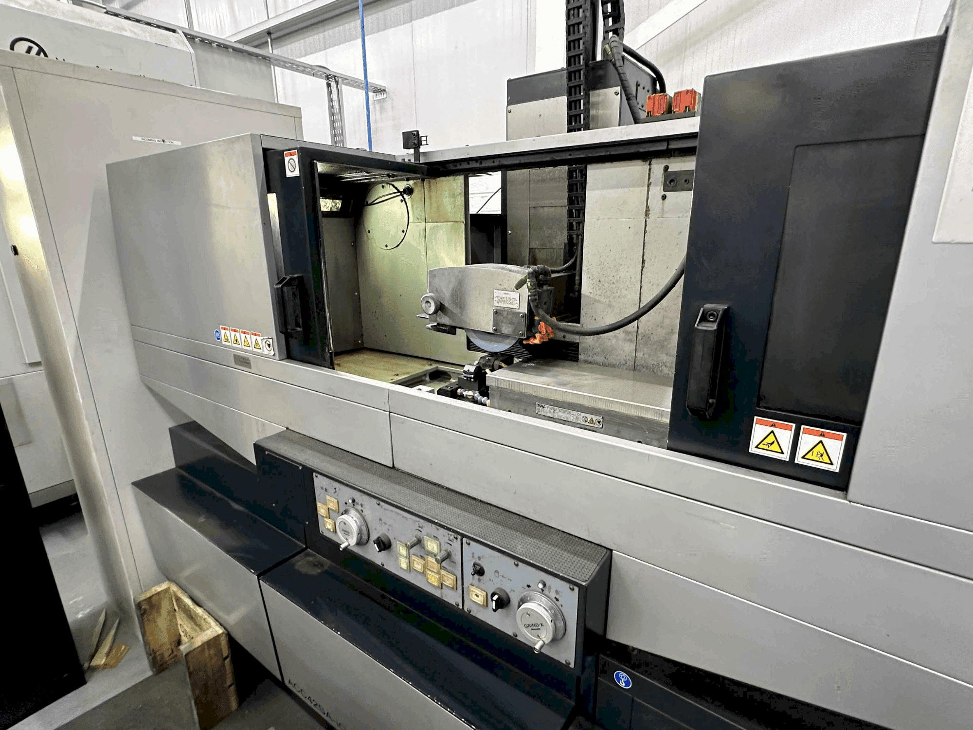 Front view of OKAMOTO Grind-X ACC 42SAiQ machine