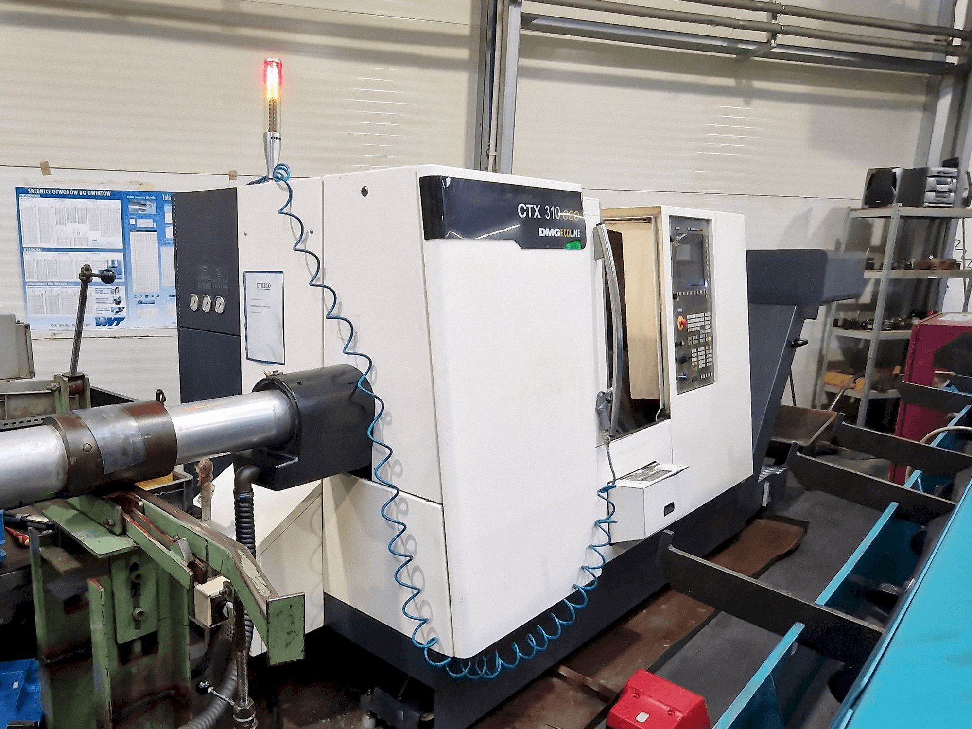 Vista lateral izquierda de la máquina DMG CTX 310 ecoline