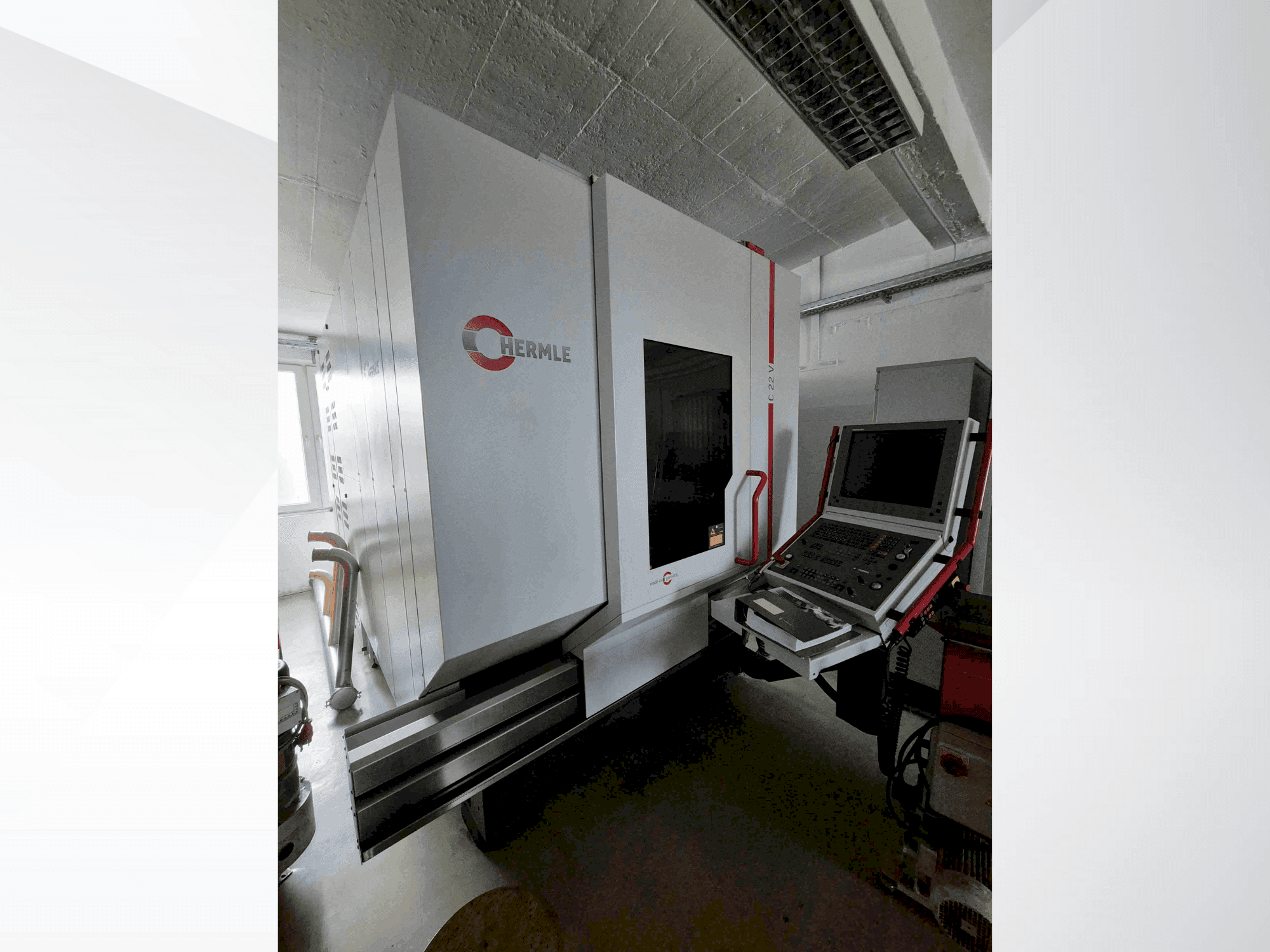 Vista frontal de la máquina HERMLE C22 V
