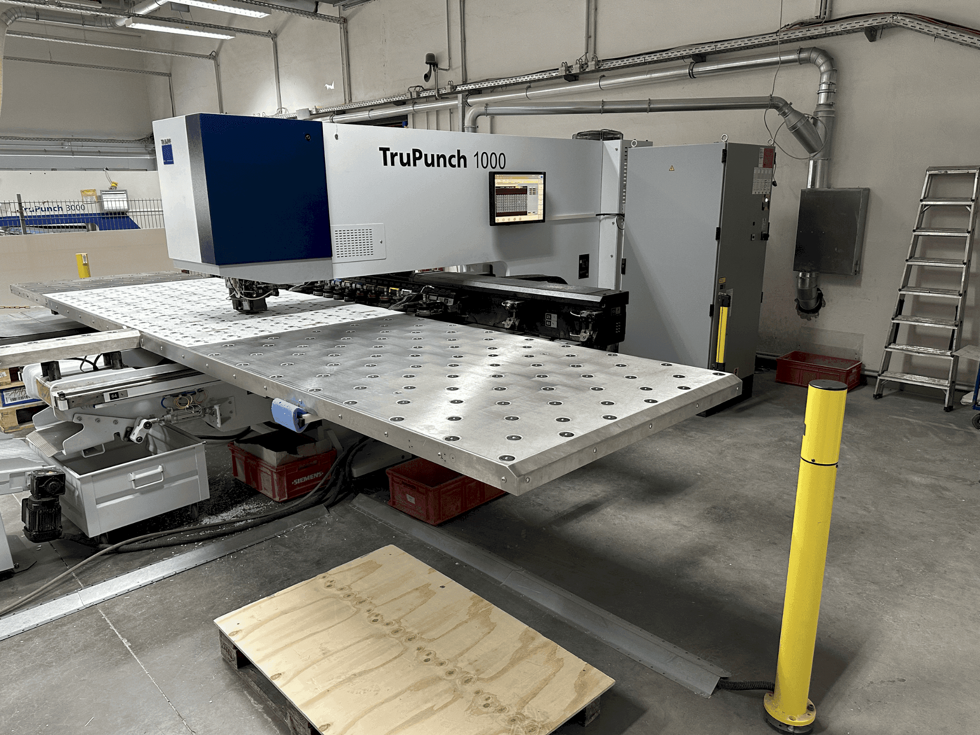 Vista frontal de la máquina TRUMPF TruPunch 1000