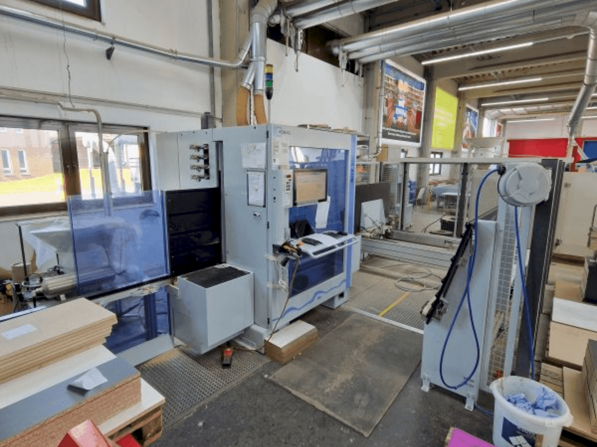 Vista frontal de la máquina HOMAG Optimat BHX200/D