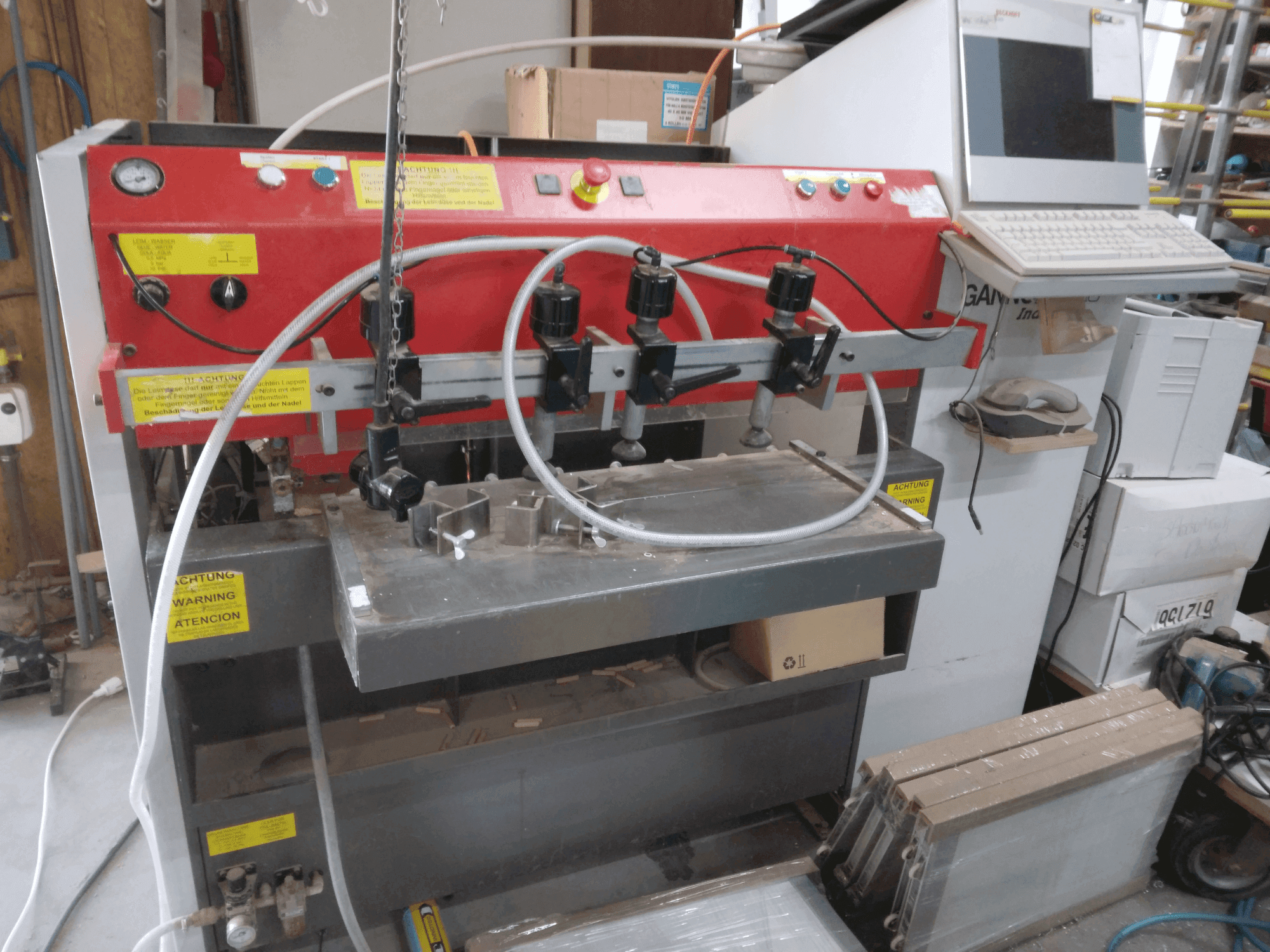 Vista frontal de la máquina GANNOMAT Index Logic T70