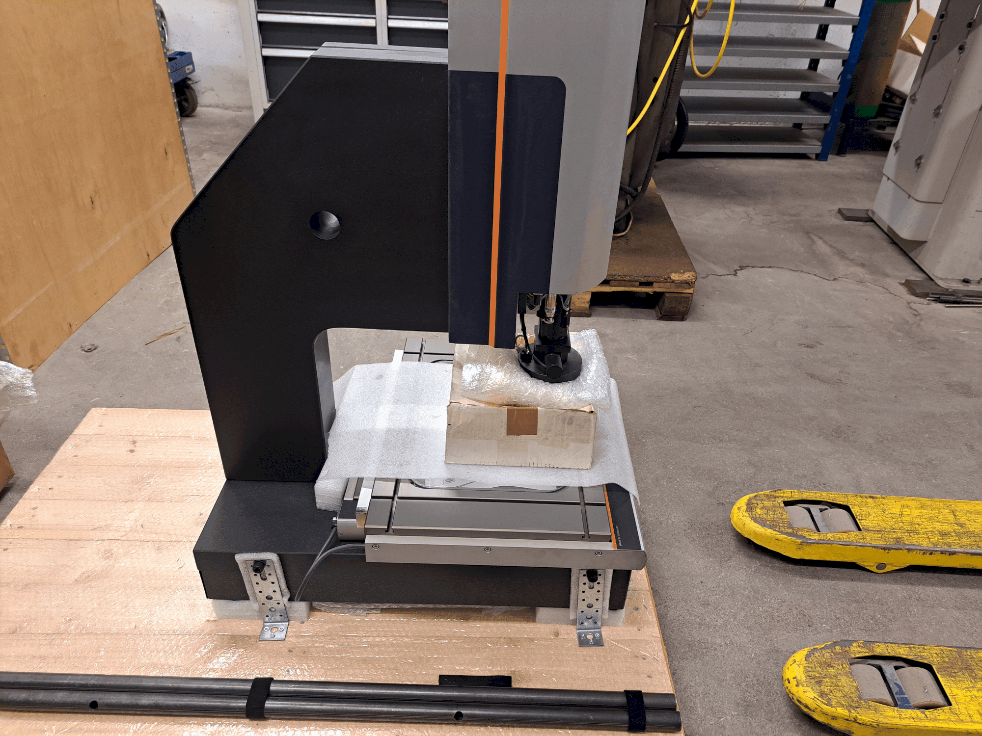 Vista frontal de la máquina HEINRICH SCHNEIDER MM1-300 CNC MZ TP20