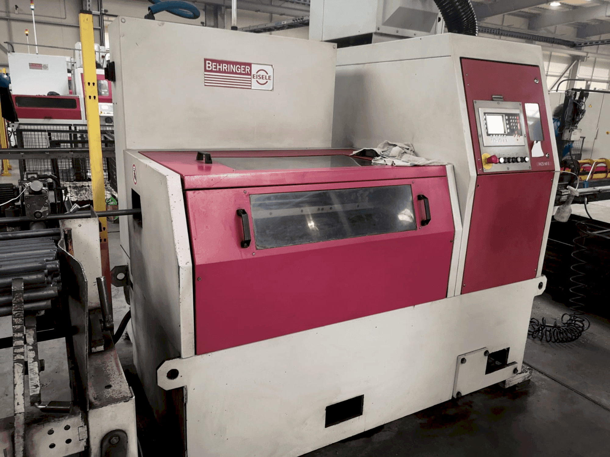 Vista frontal de la máquina Behringer EISELE HCS-90E