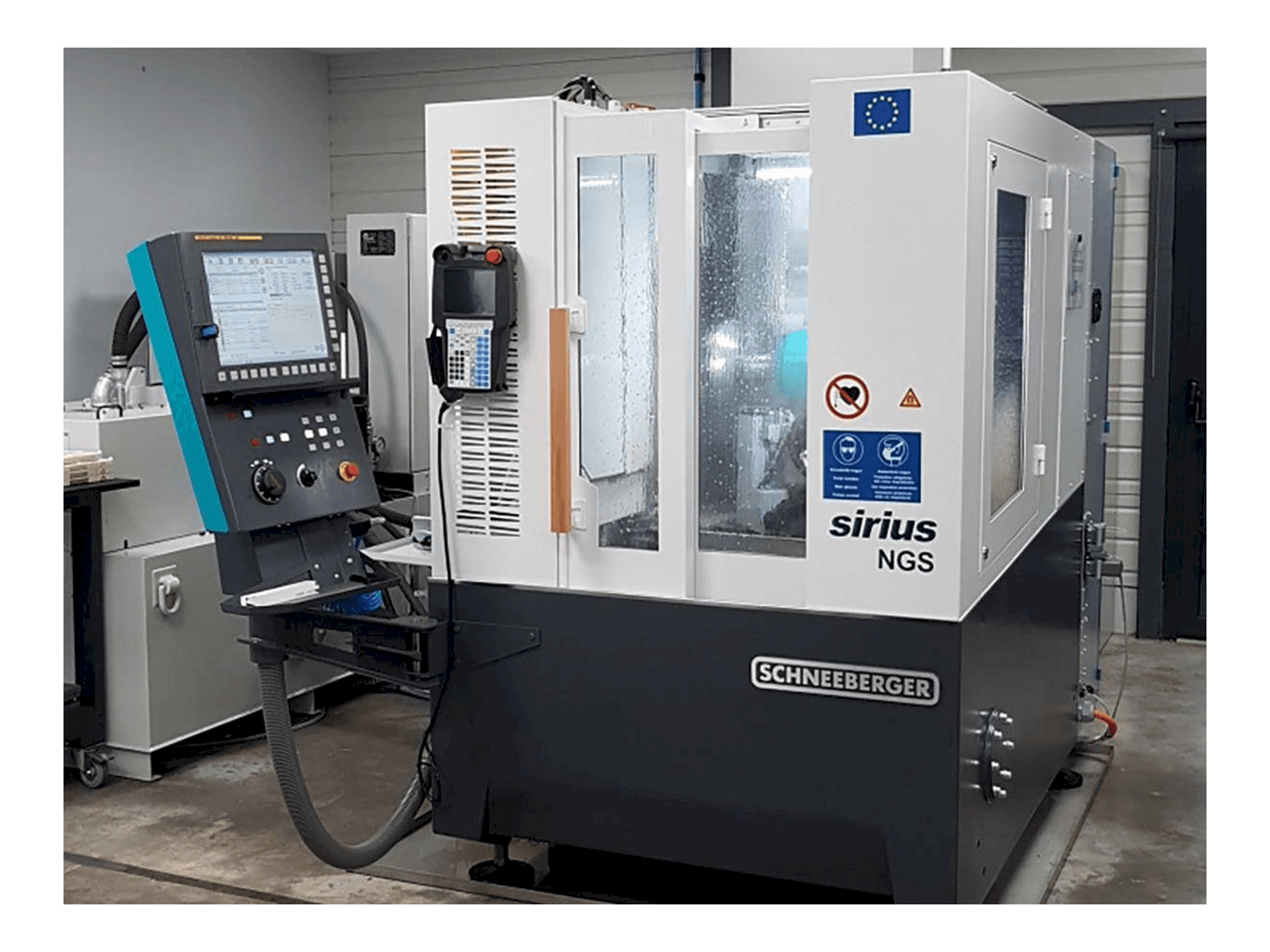 Vista frontal de la máquina Schneeberger SIRIUS NGS