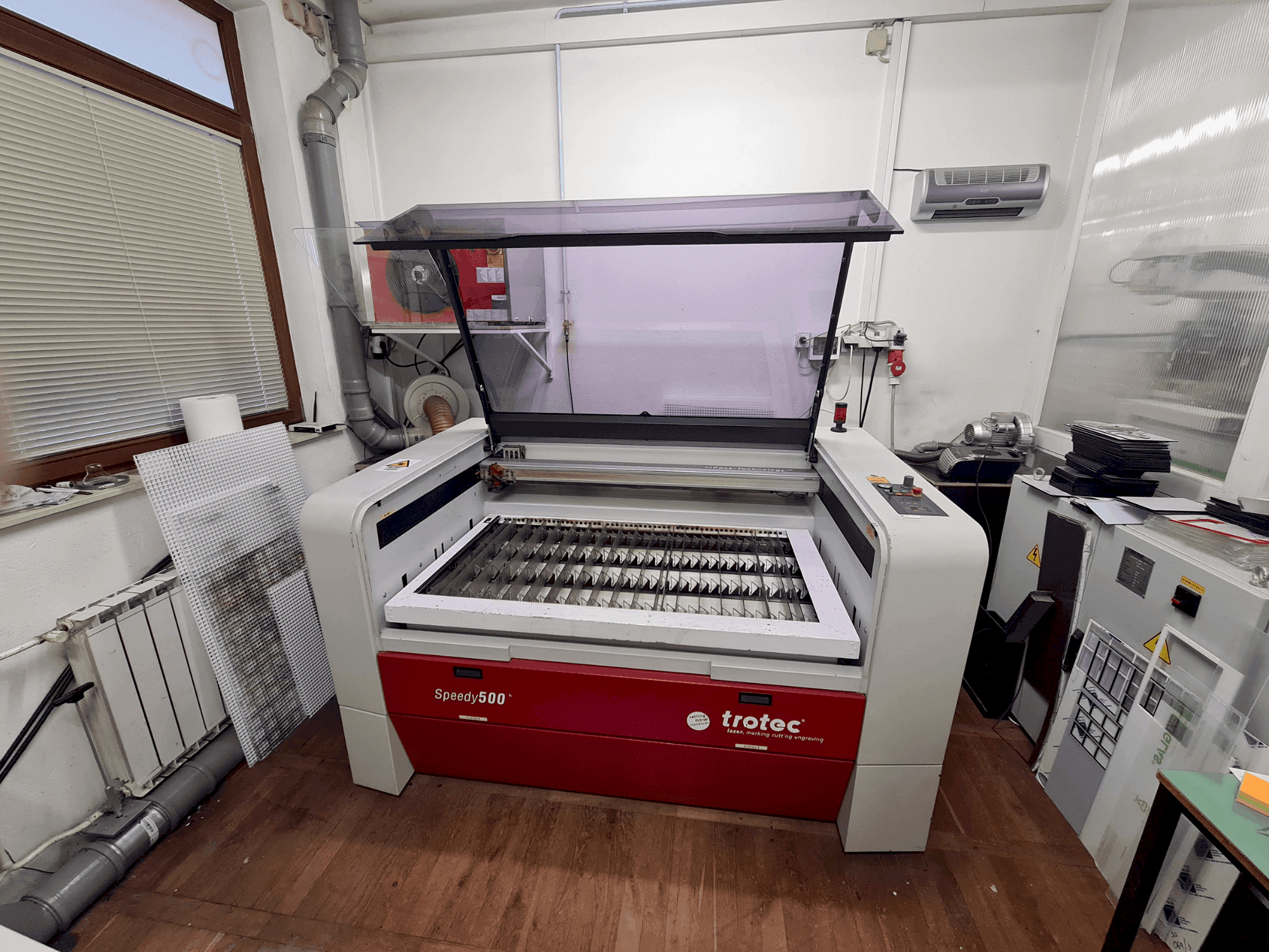 Vista frontal de la máquina Trotec Speedy 500