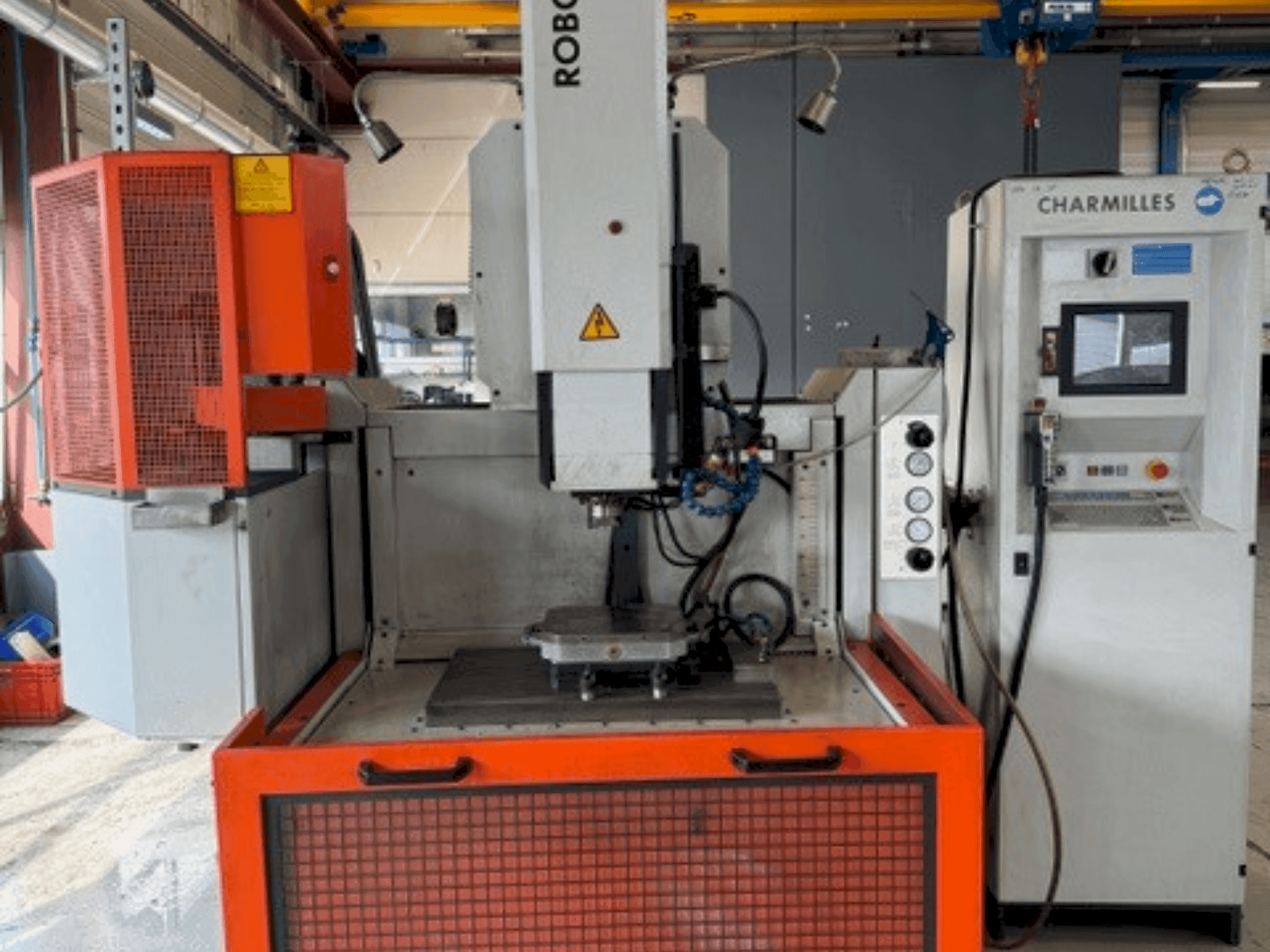 Vista frontal de la máquina CHARMILLES ROBOFORM 55P