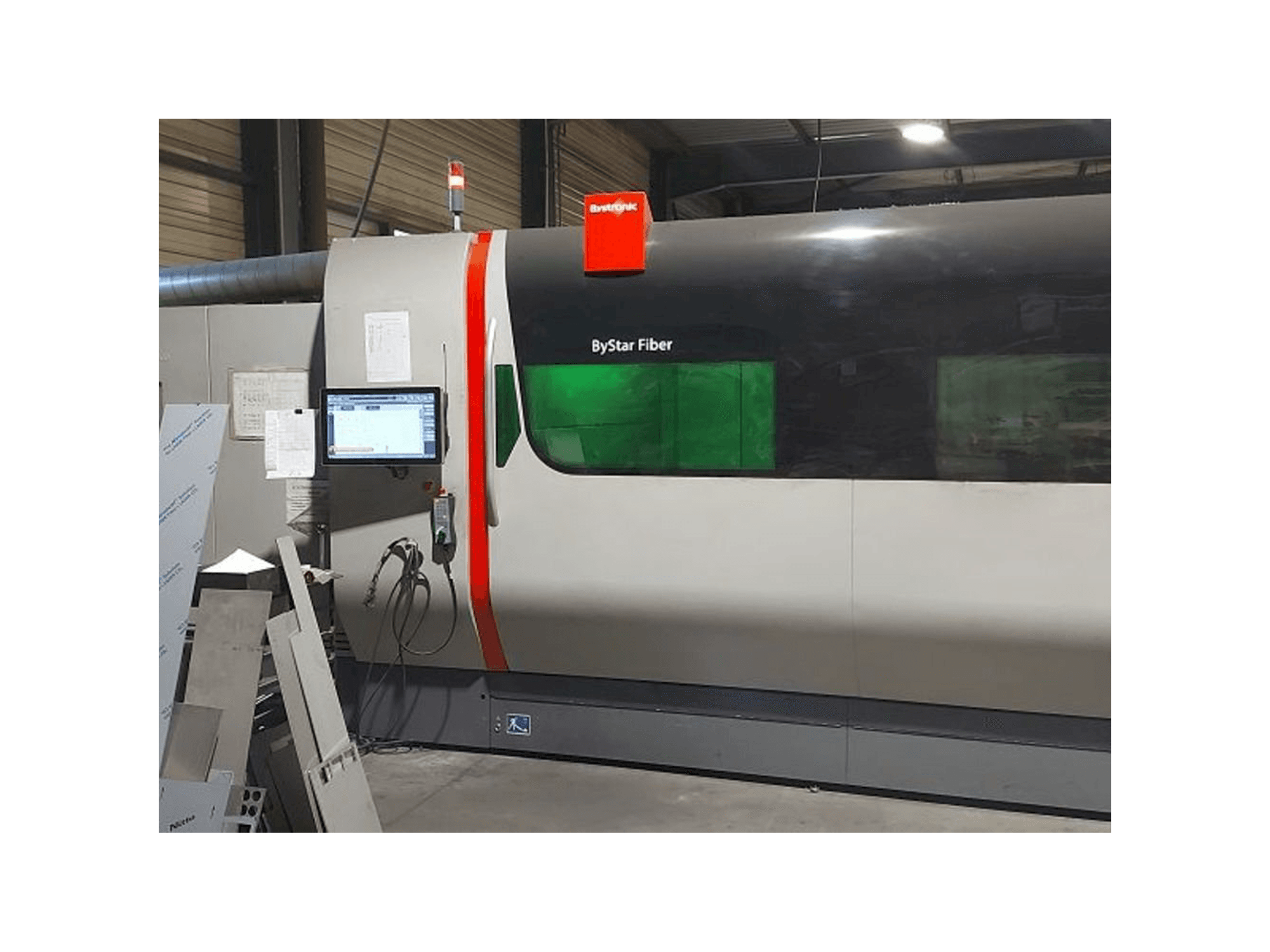 Vista frontal de la máquina Bystronic Bystar fiber