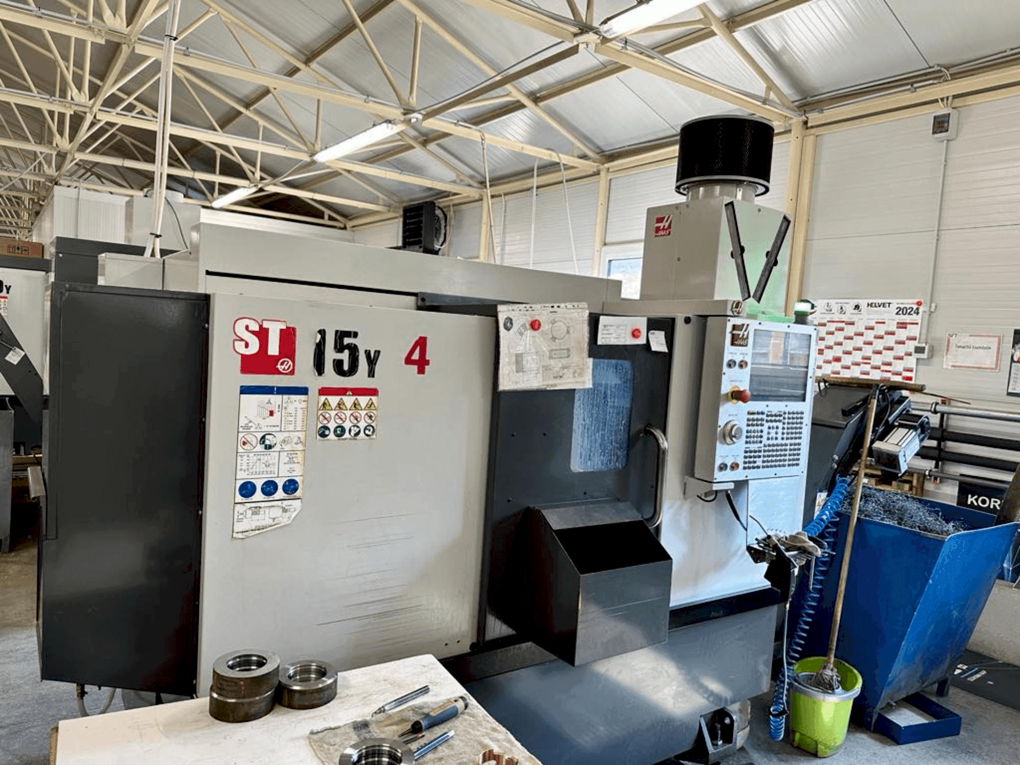 Vista frontal de la máquina HAAS ST-15Y