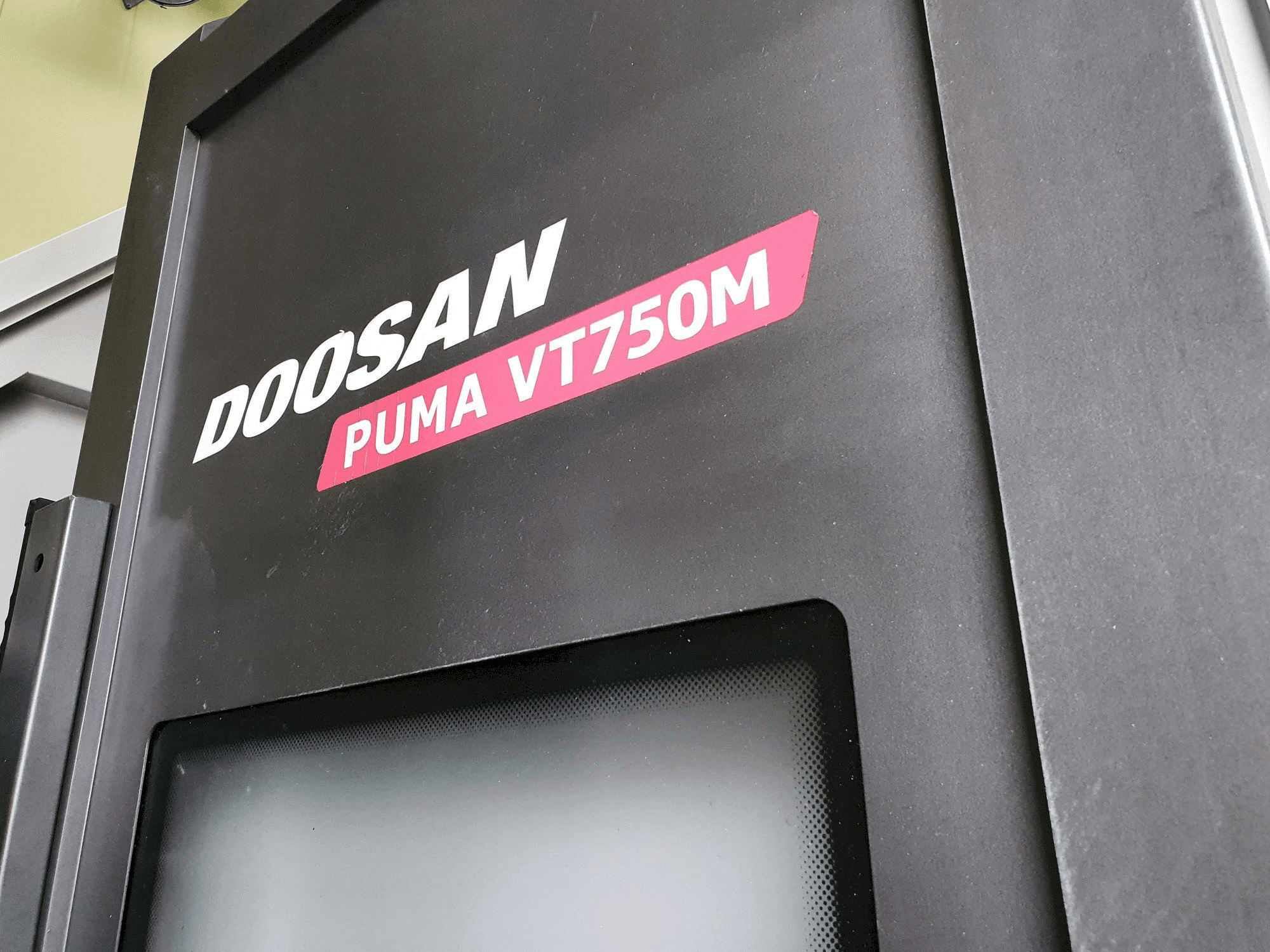 Front view of Doosan PUMA VT750M machine