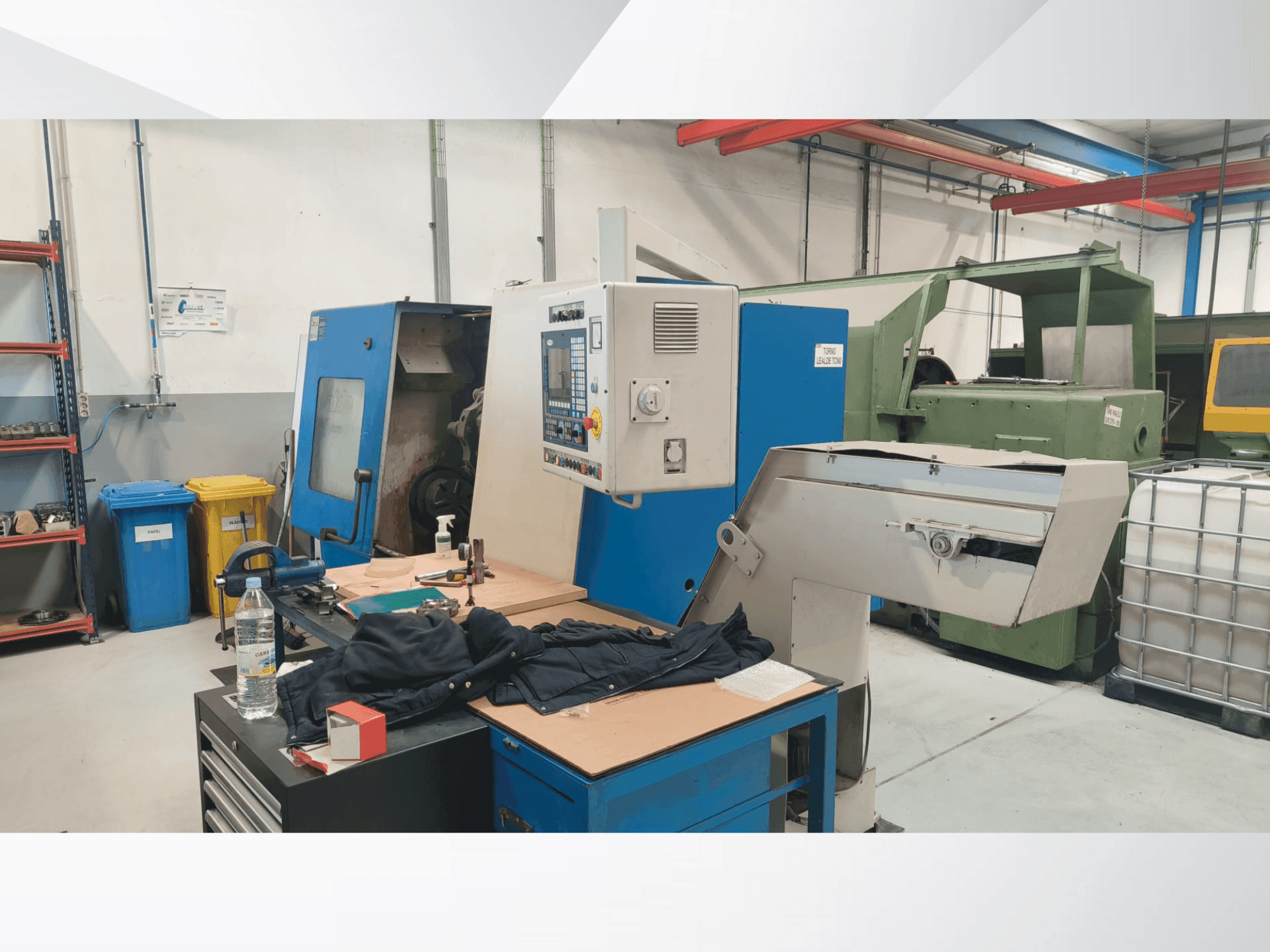 Vista lateral der Lealde TCN-0 Maschine