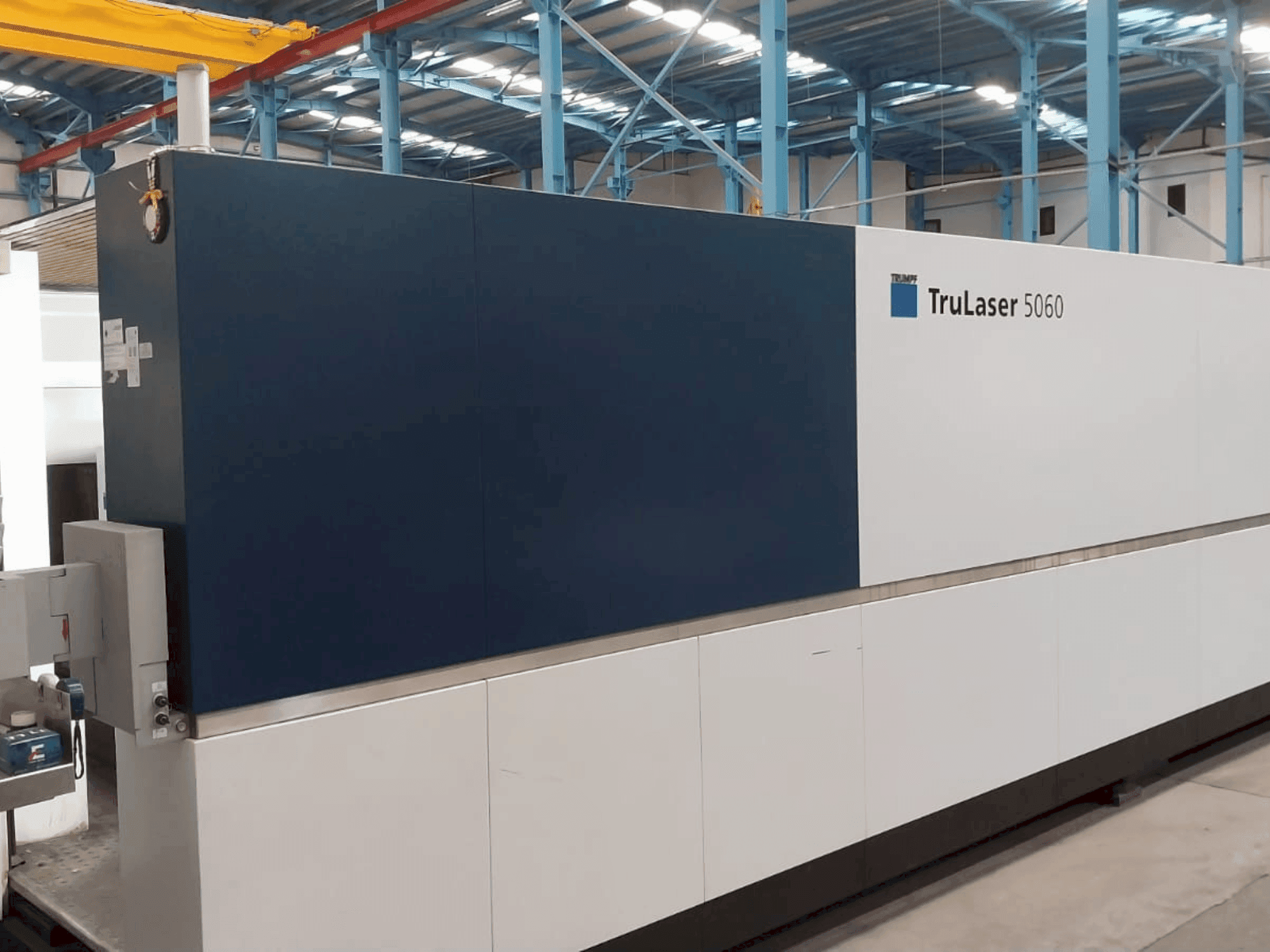 Vista frontal de la máquina TRUMPF TruLaser 5060 Fiber 10 kW