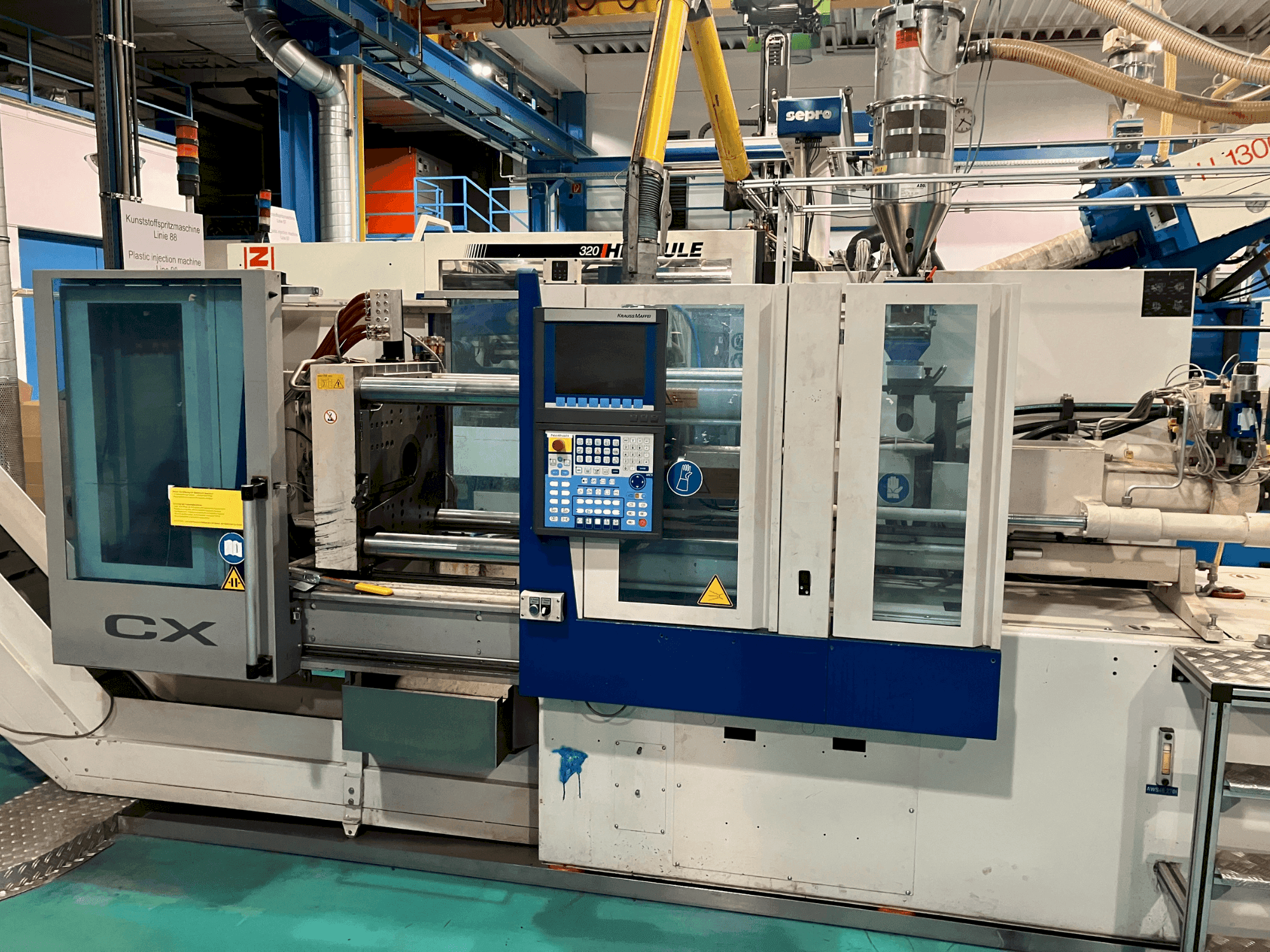 Vista frontal de la máquina Krauss Maffei 65-180 CX