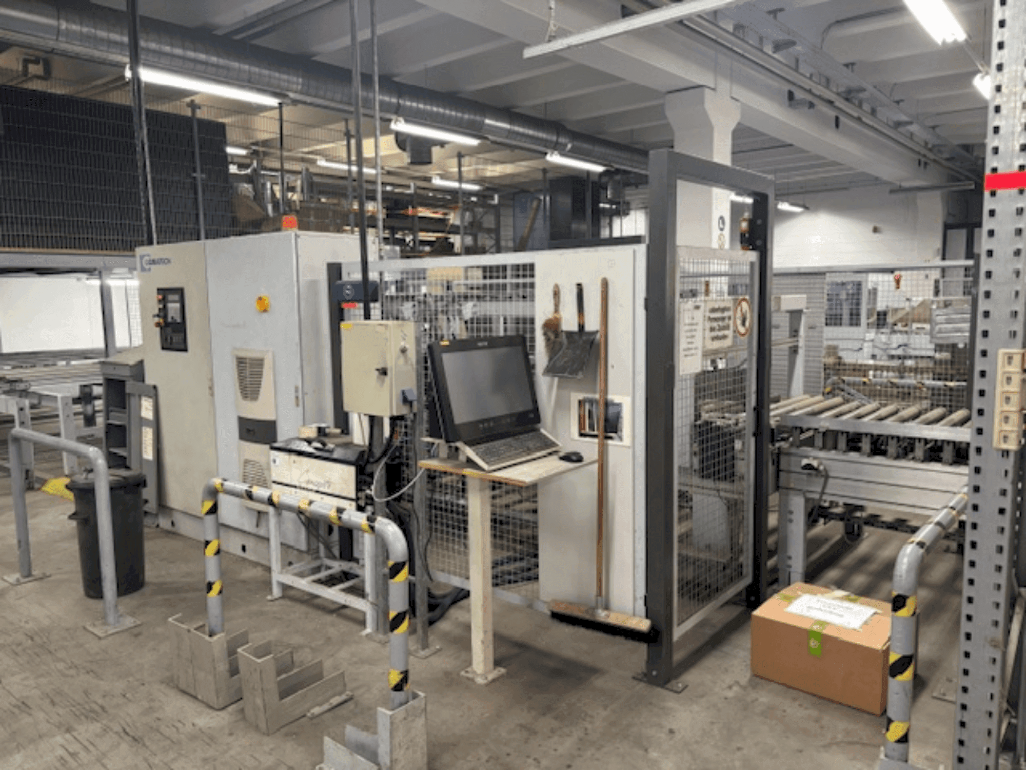 Vista frontal de la máquina LIGMATECH VKV50/K