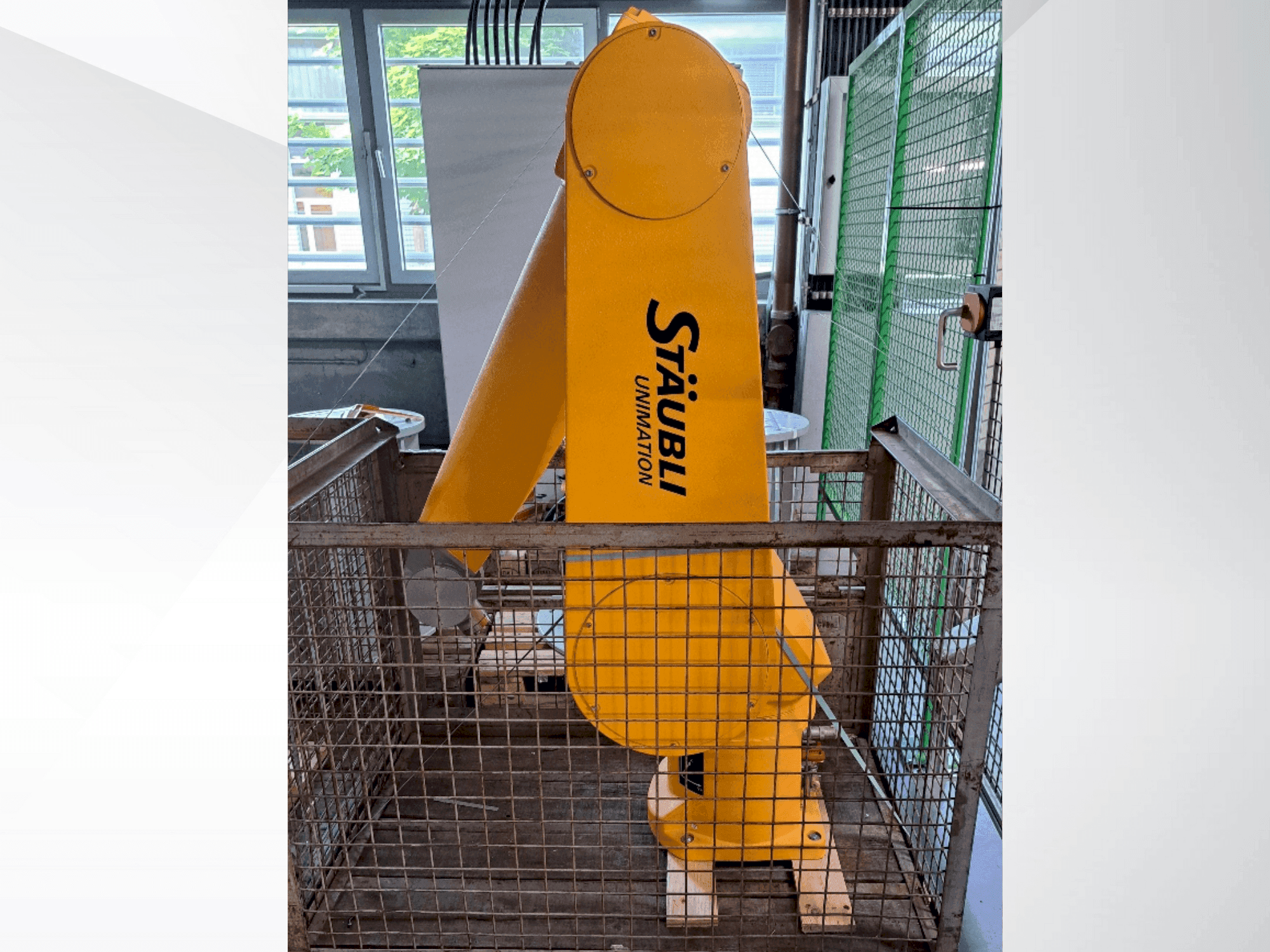 Front view of STAUBLI RX160 L machine