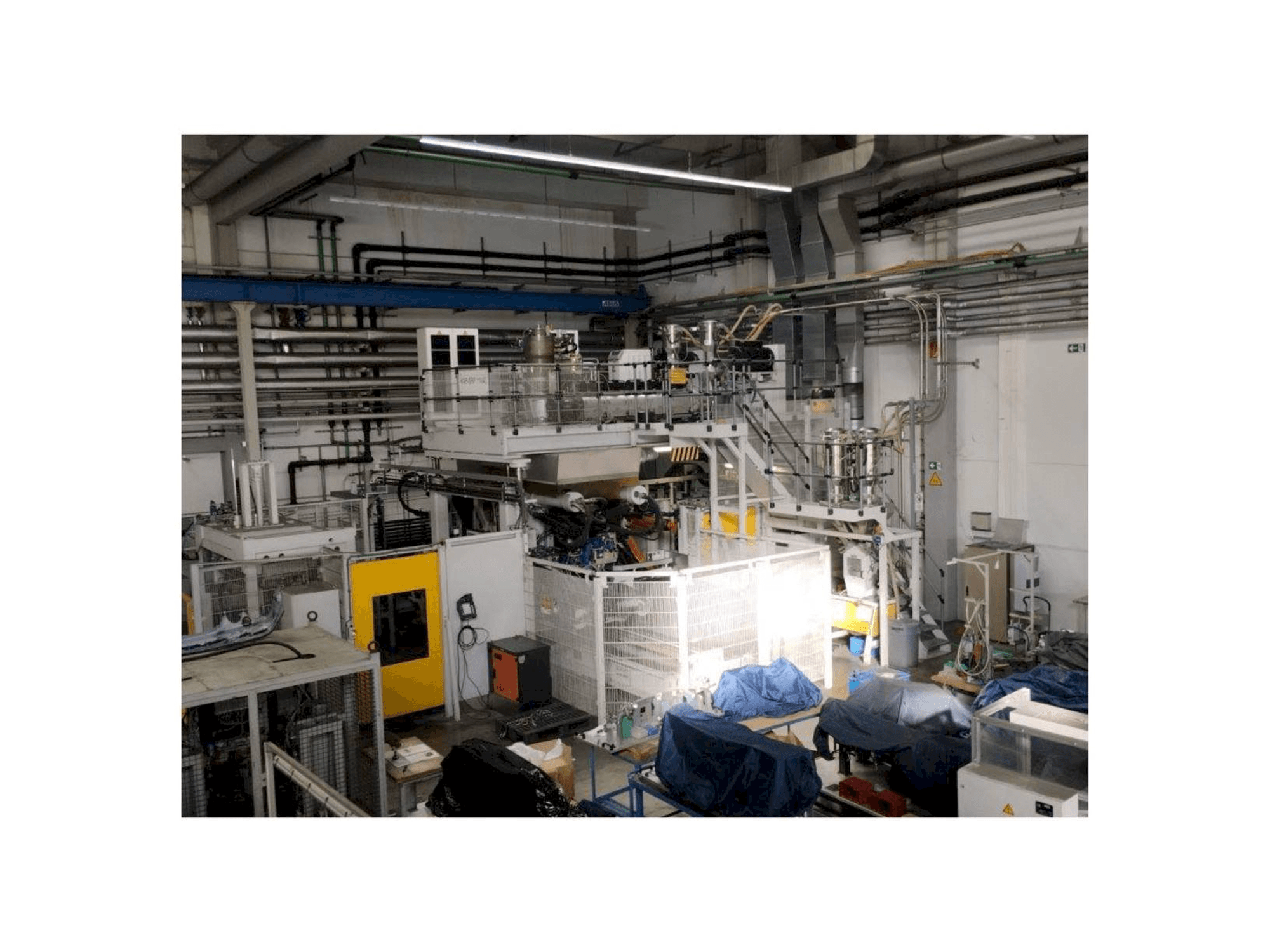 Vista frontal de la máquina EXTRAPLAST 140to