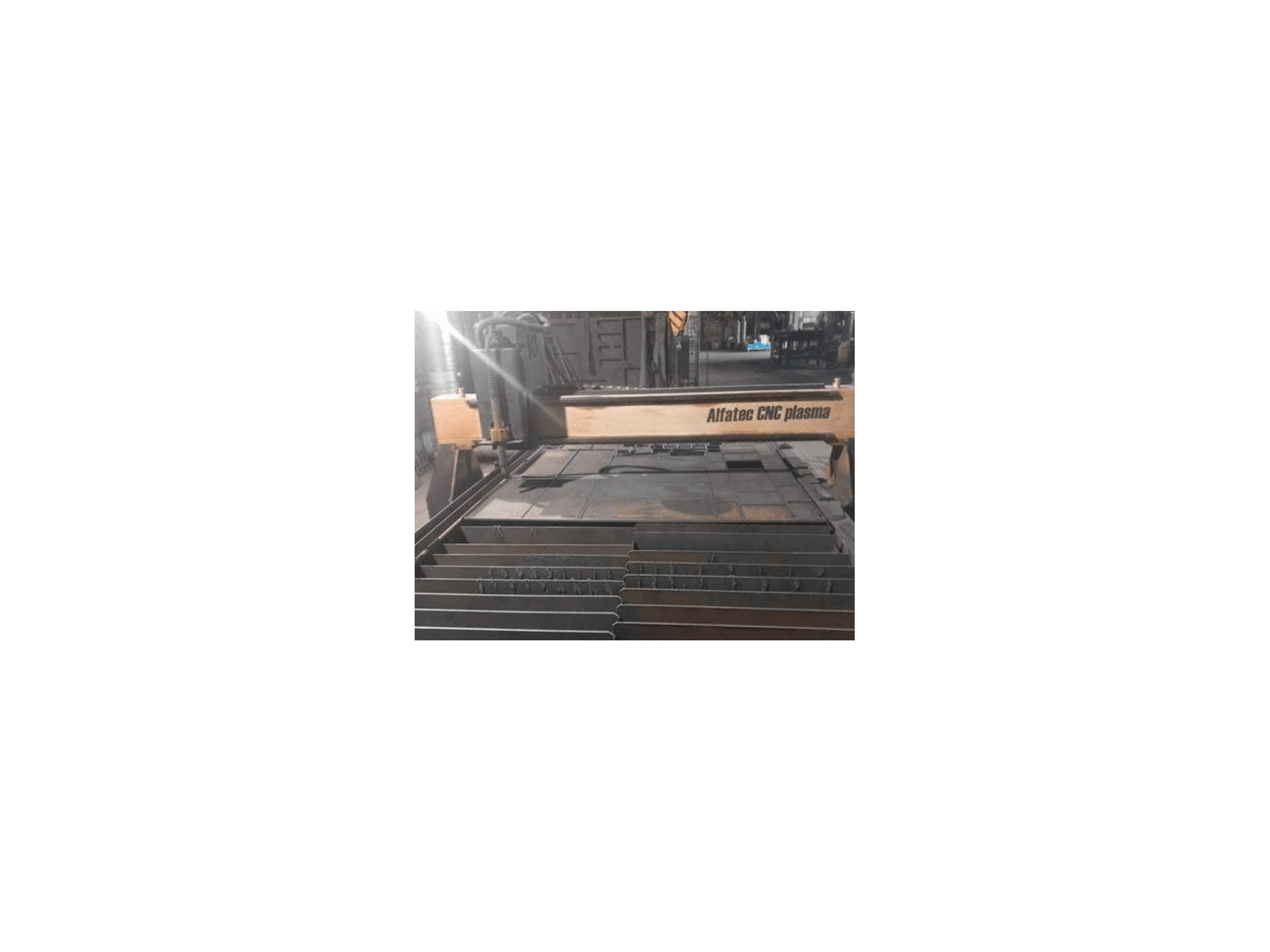 Vista frontal de la máquina ALFATEC CNC 1,5x3M PROFI