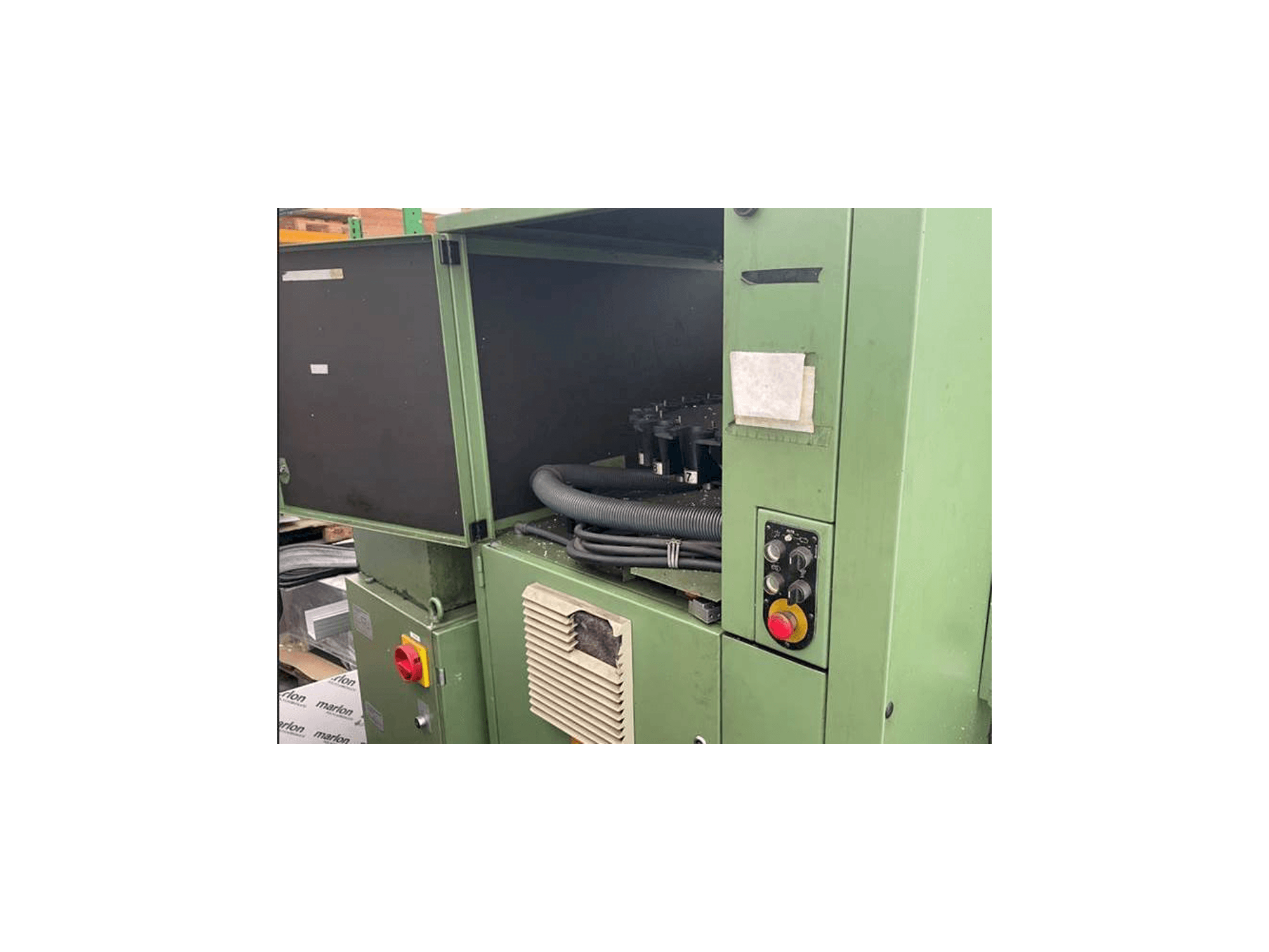 Vista frontal de la máquina DECKEL FP4AT