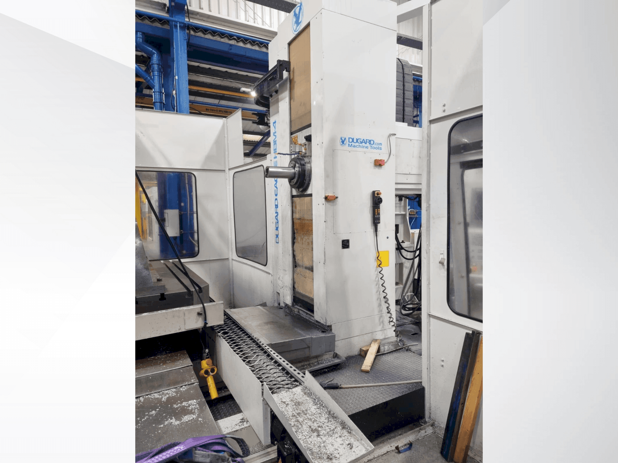 Vista frontal de la máquina Dugard HBM4