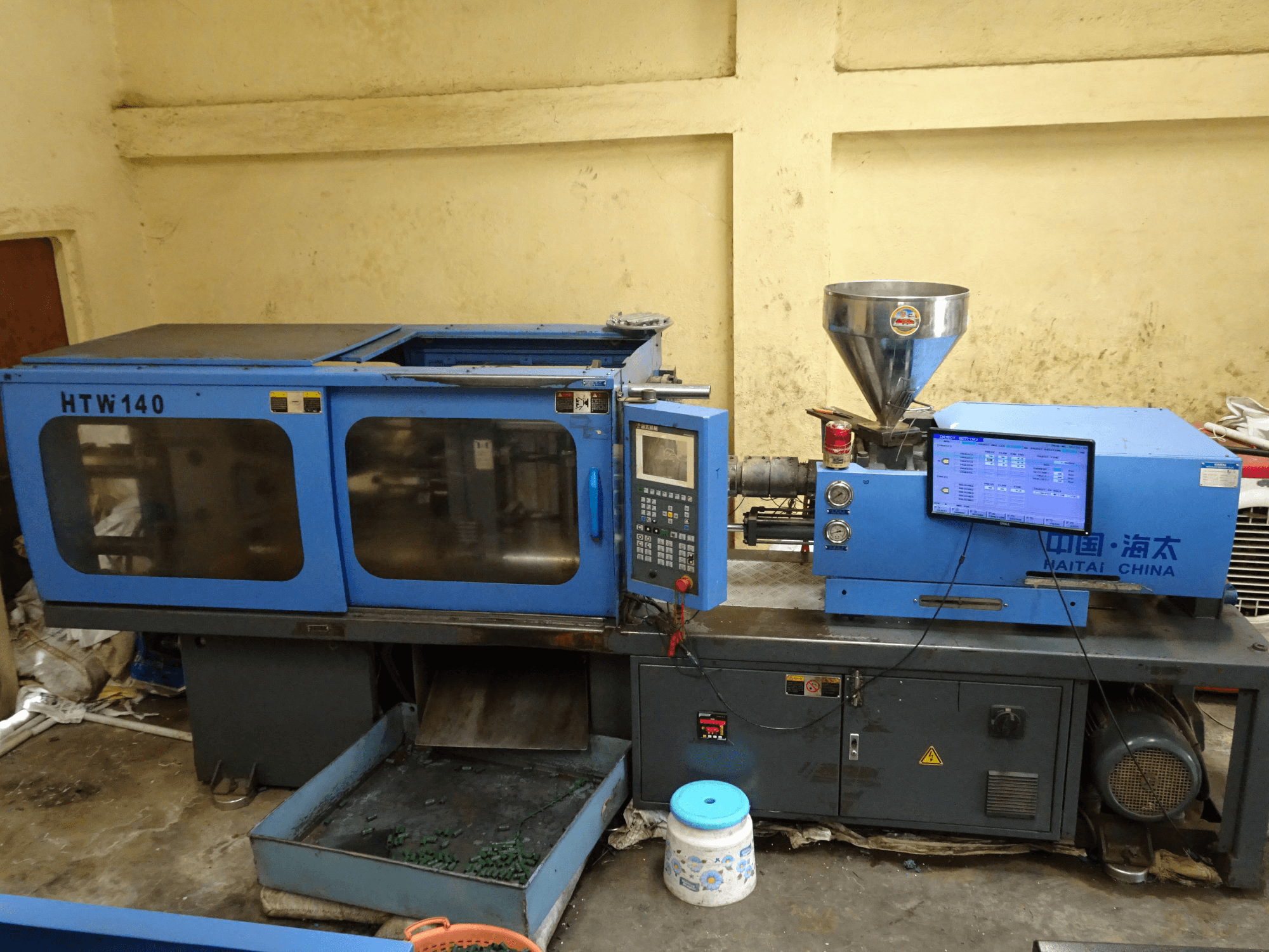 Vista frontal de la máquina HAITAI HTW 140